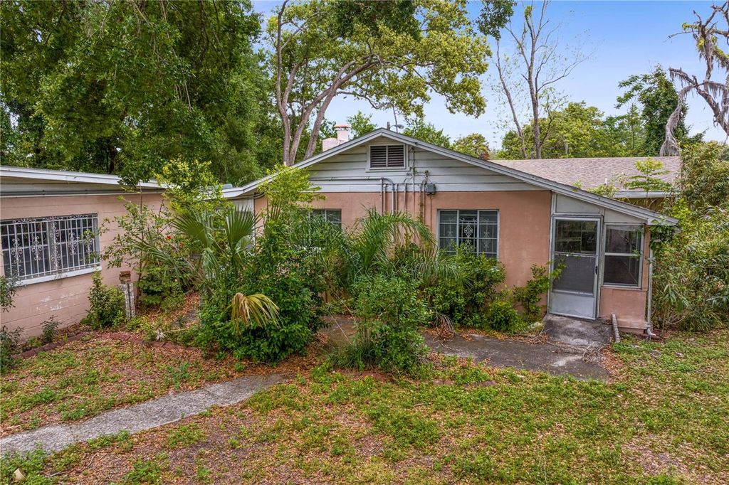 Photo of 805 W 129th Avenue, Tampa, FL 33612 (MLS # TB8372065)