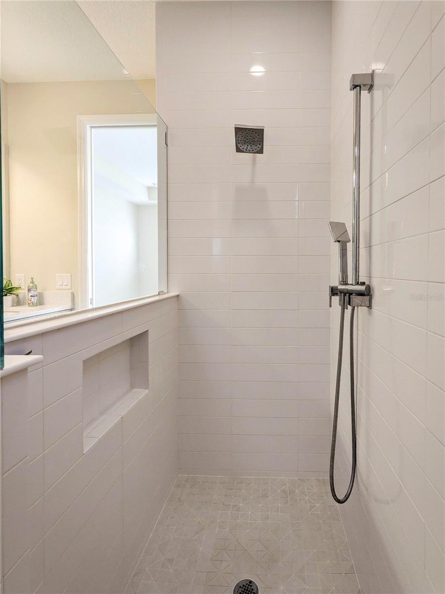 LAKEHOUSE COVE/WATERSIDE PH 4 - Residential Lease