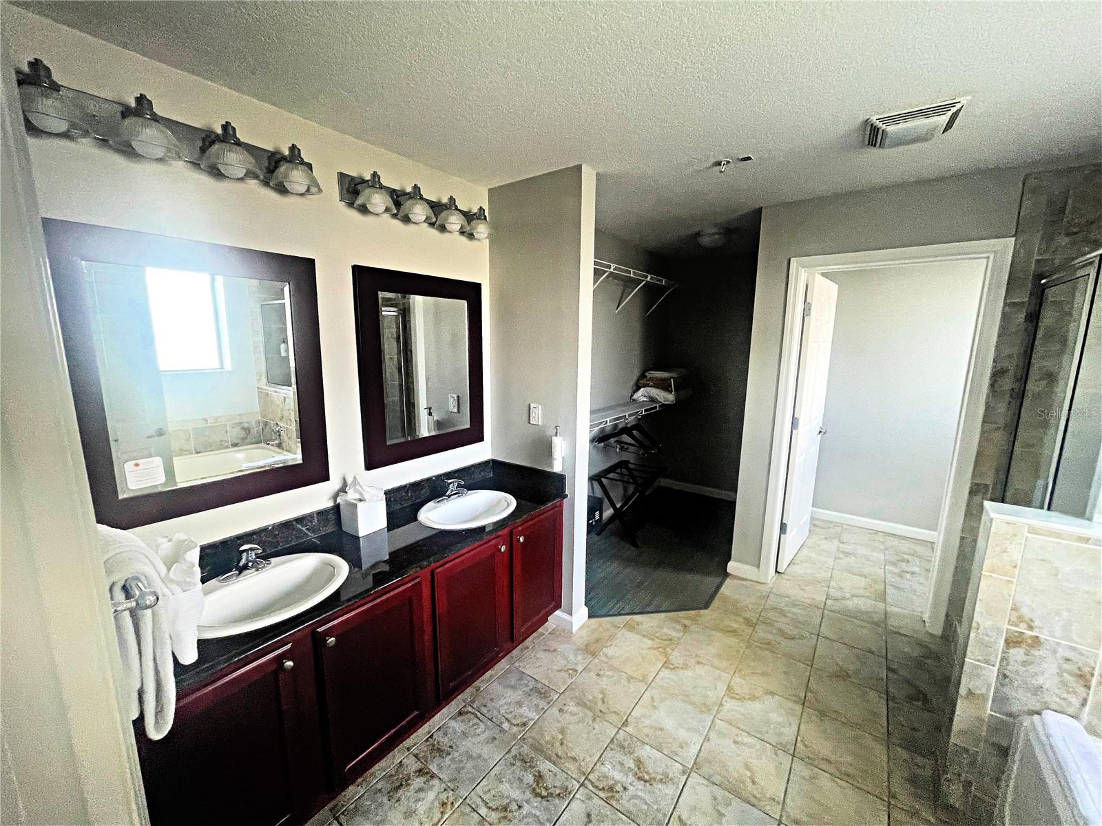 GROVE RESORT AND SPA HOTEL CONDOMINIUM 1 - Residential