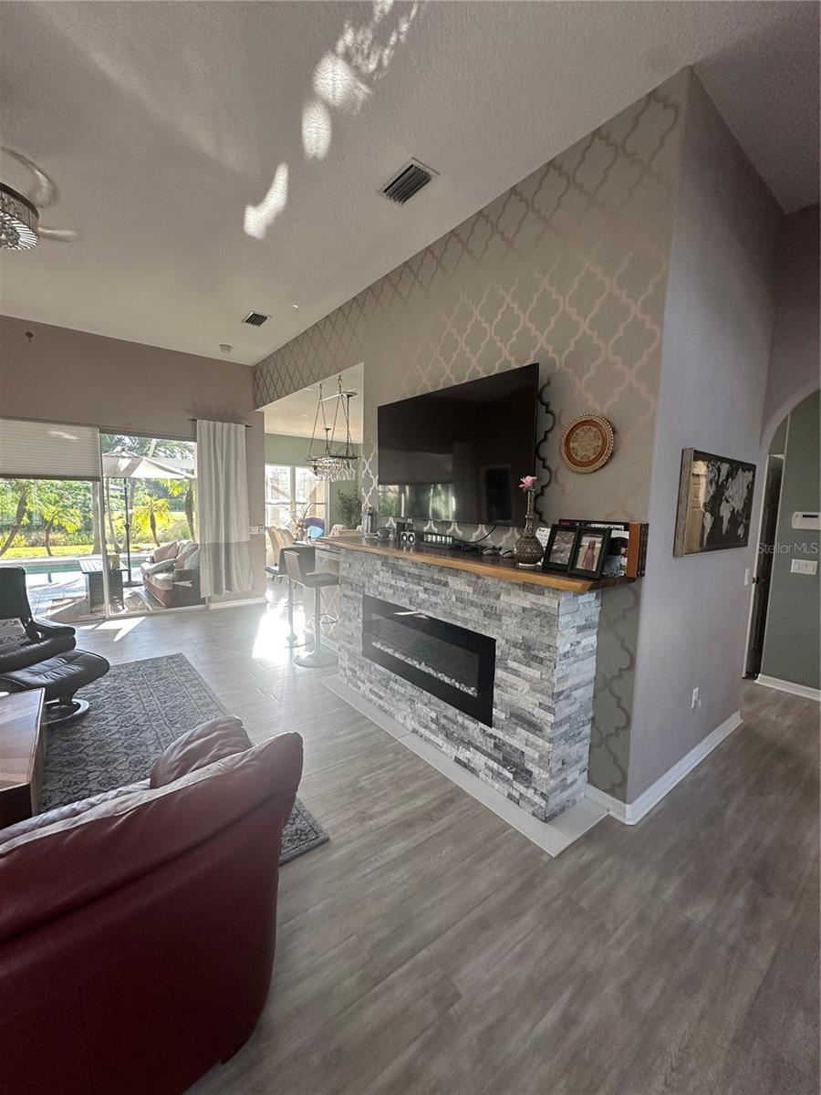 MCINTOSH LAKE - Residential Lease