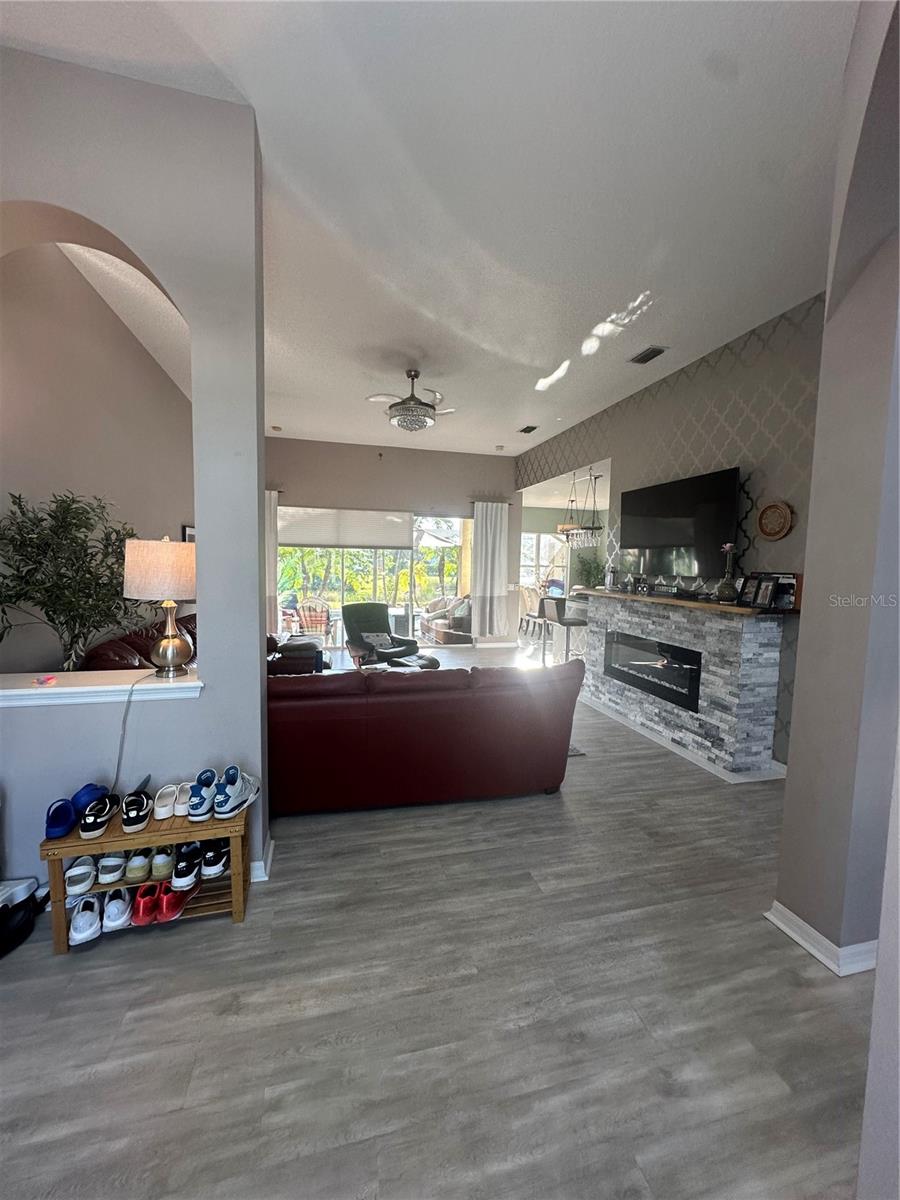 MCINTOSH LAKE - Residential Lease