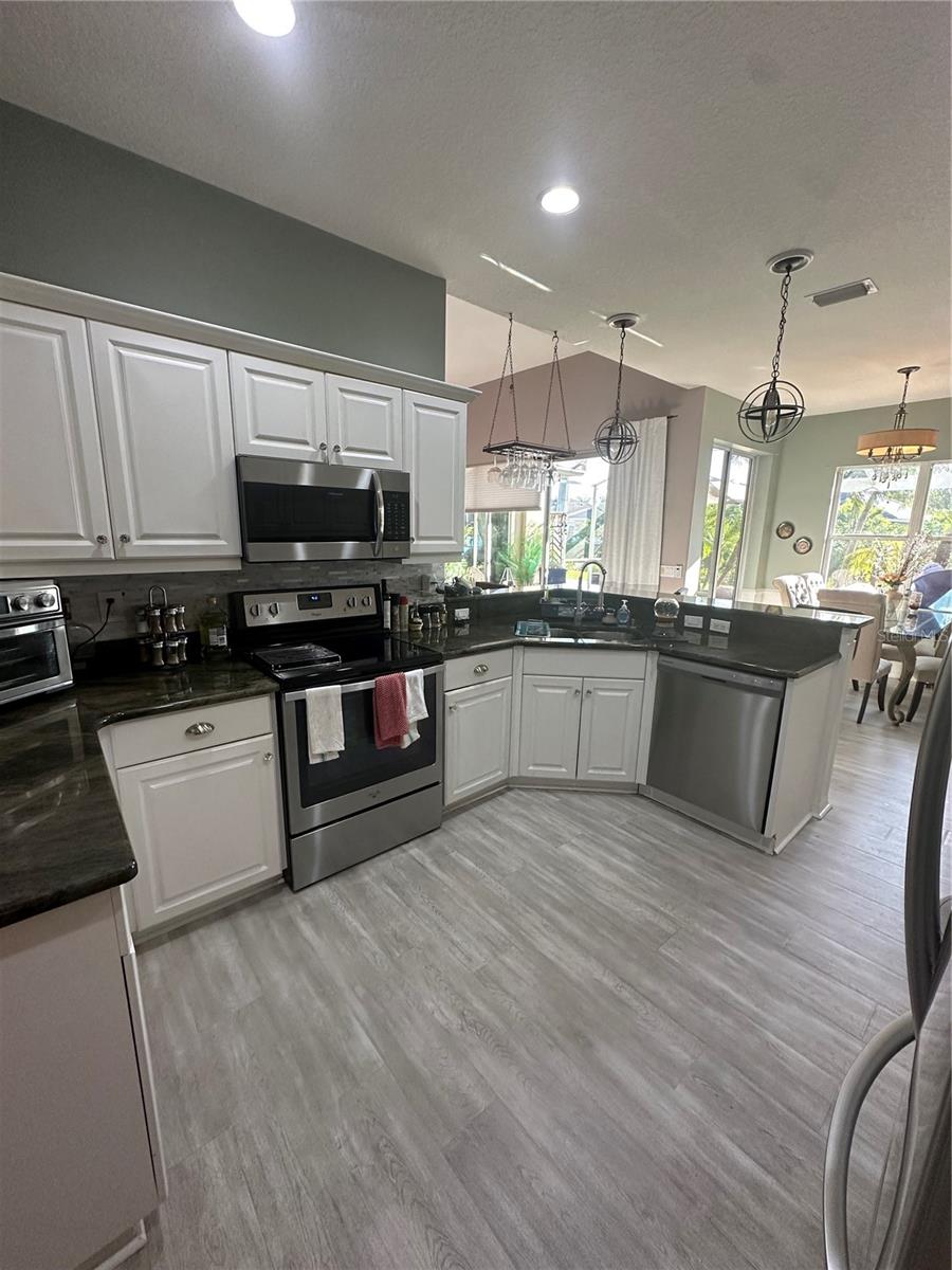 MCINTOSH LAKE - Residential Lease