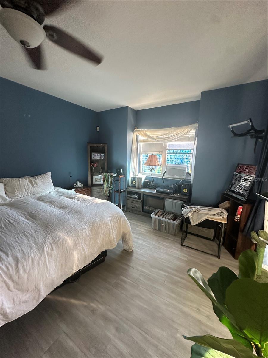 MCINTOSH LAKE - Residential Lease