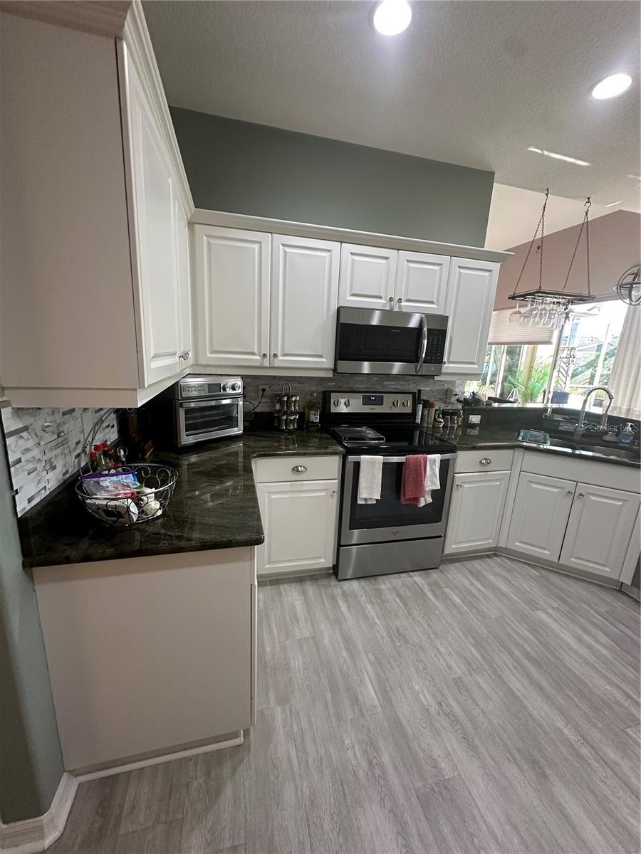 MCINTOSH LAKE - Residential Lease