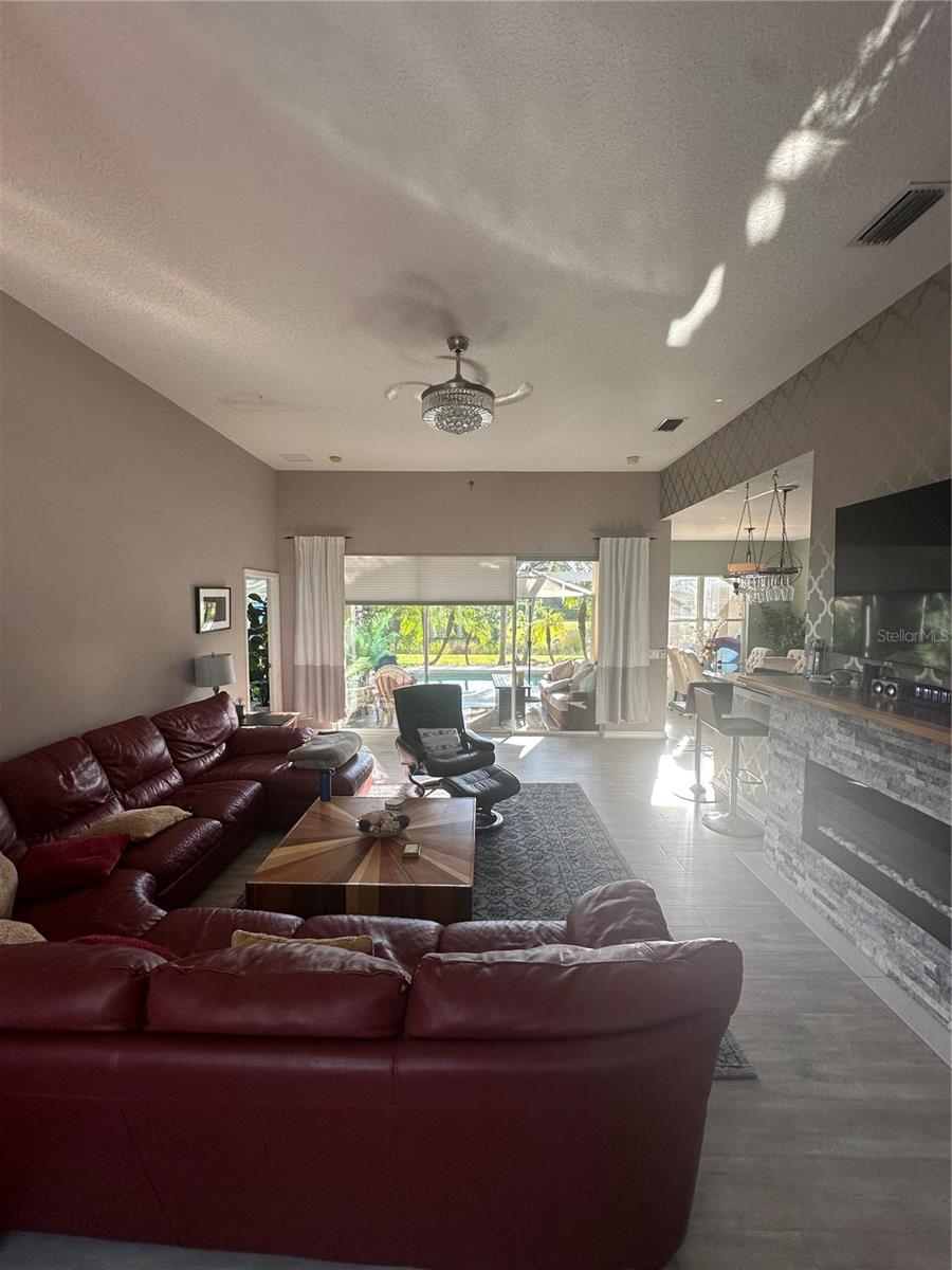 MCINTOSH LAKE - Residential Lease