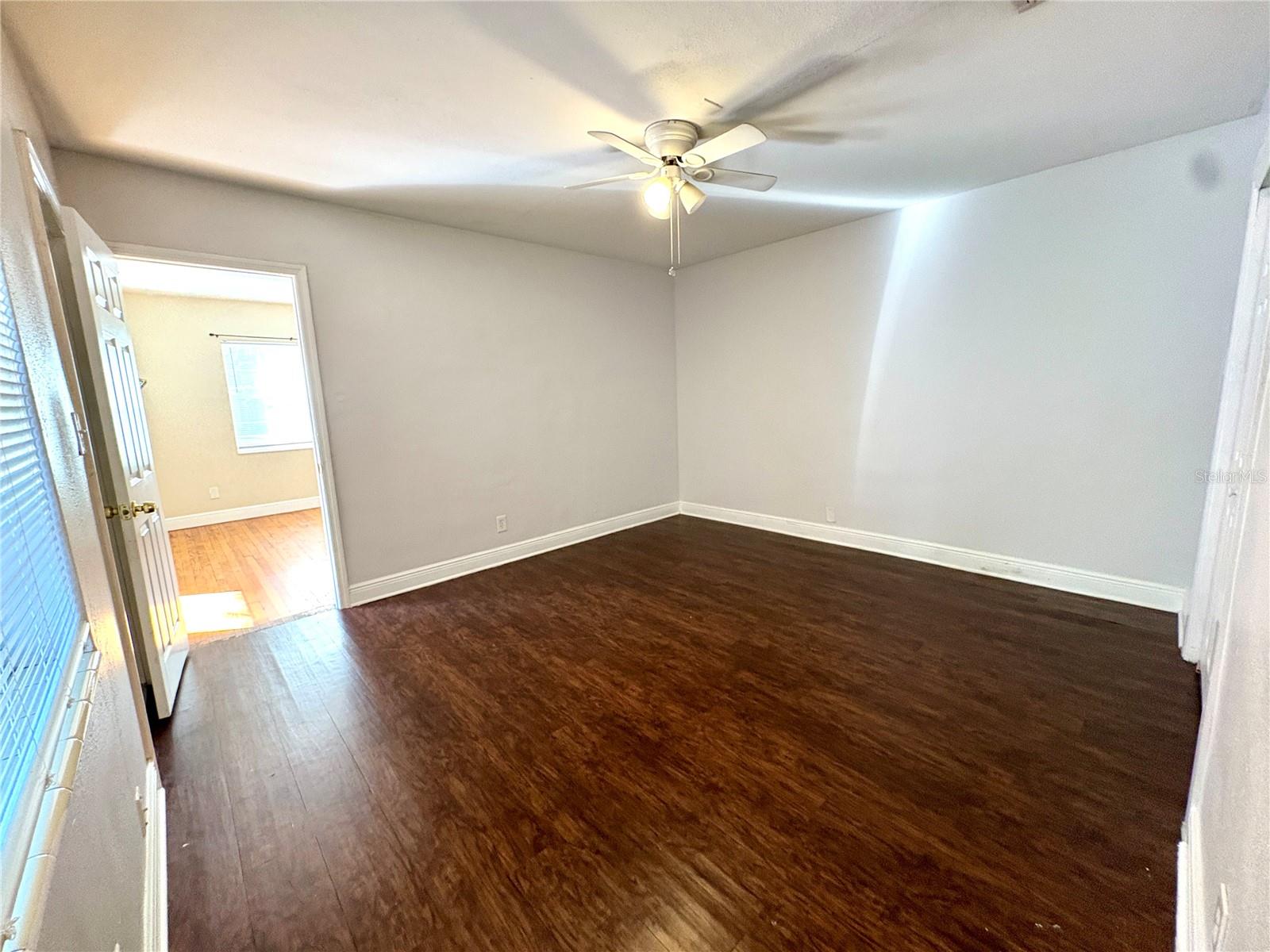 SUNSHINE PARK - Residential Lease