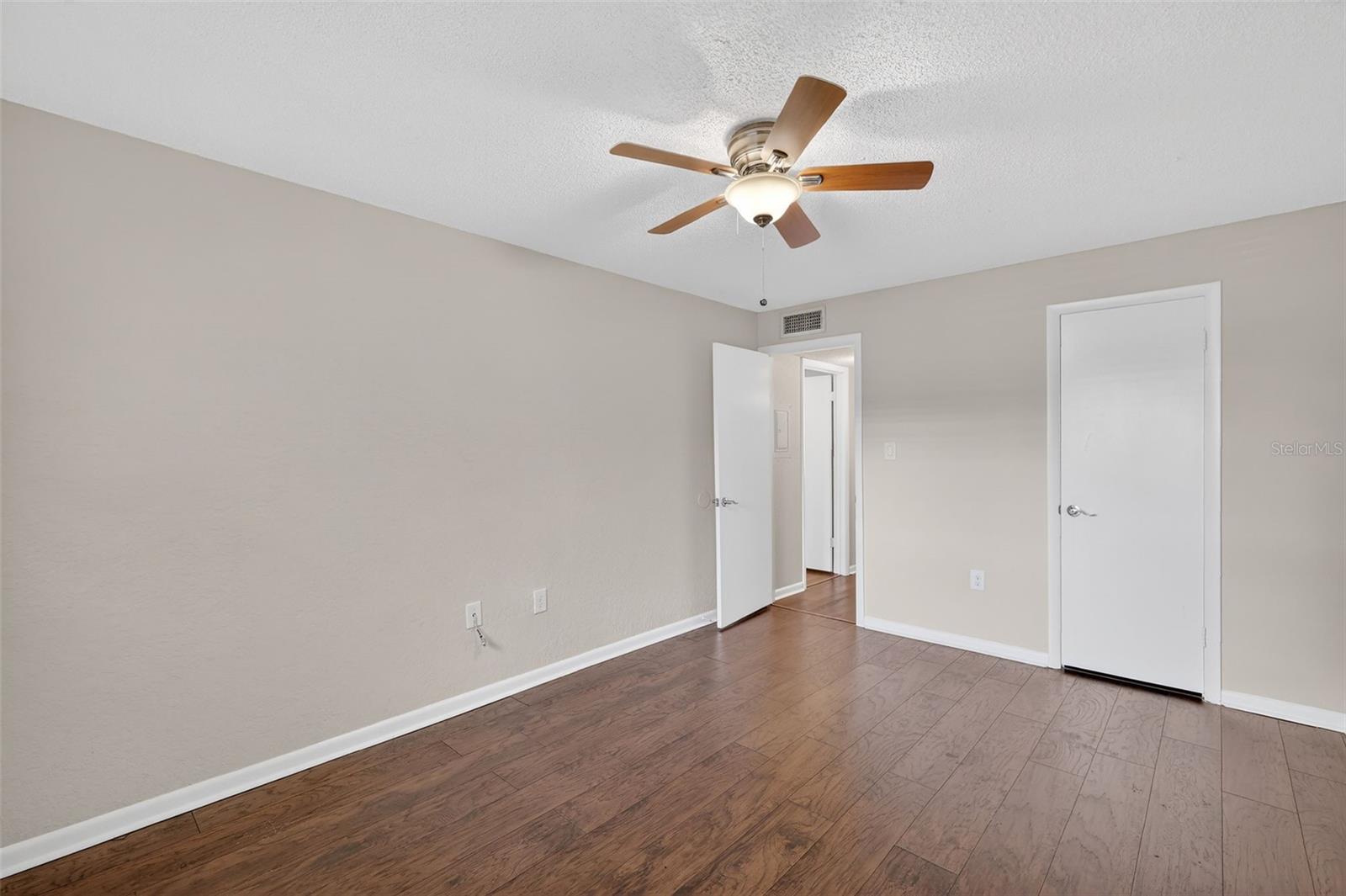 LEESBURG SPANISH OAKS CONDO - Residential