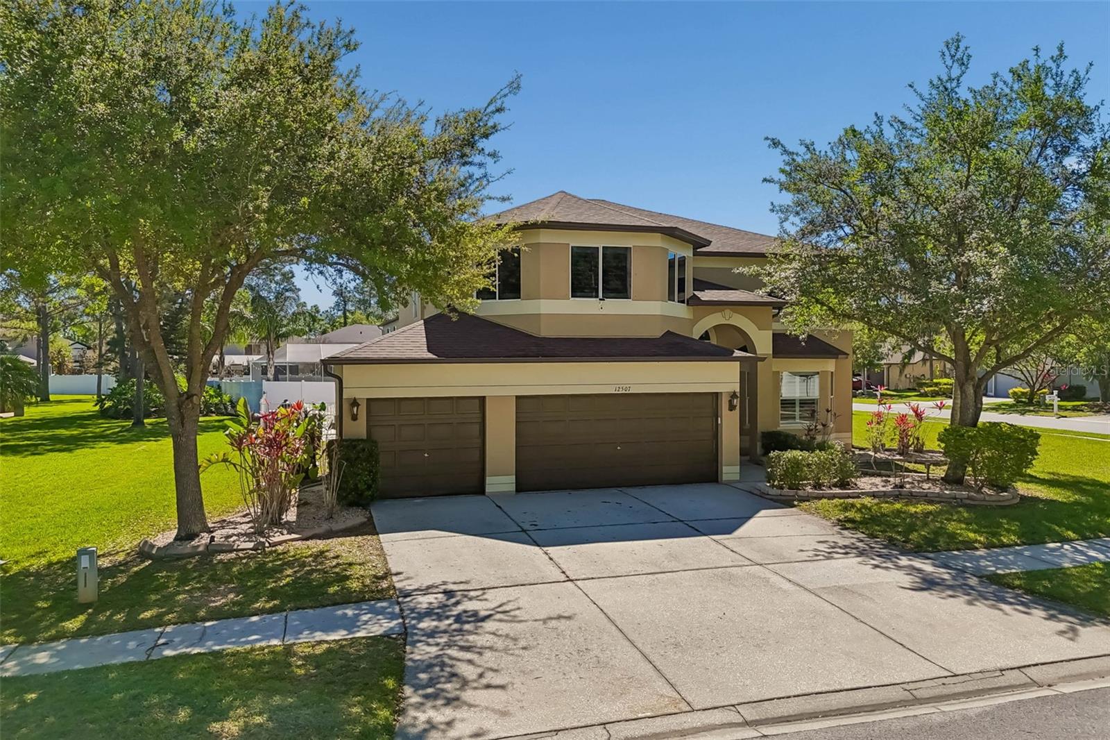 WINDSOR PARK AT THE EAGLES-FI - Residential