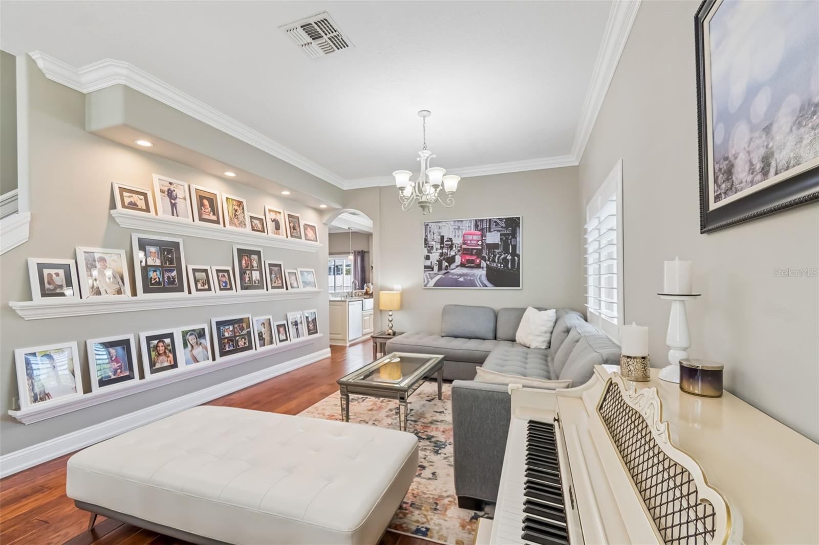 WINDSOR PARK AT THE EAGLES-FI - Residential