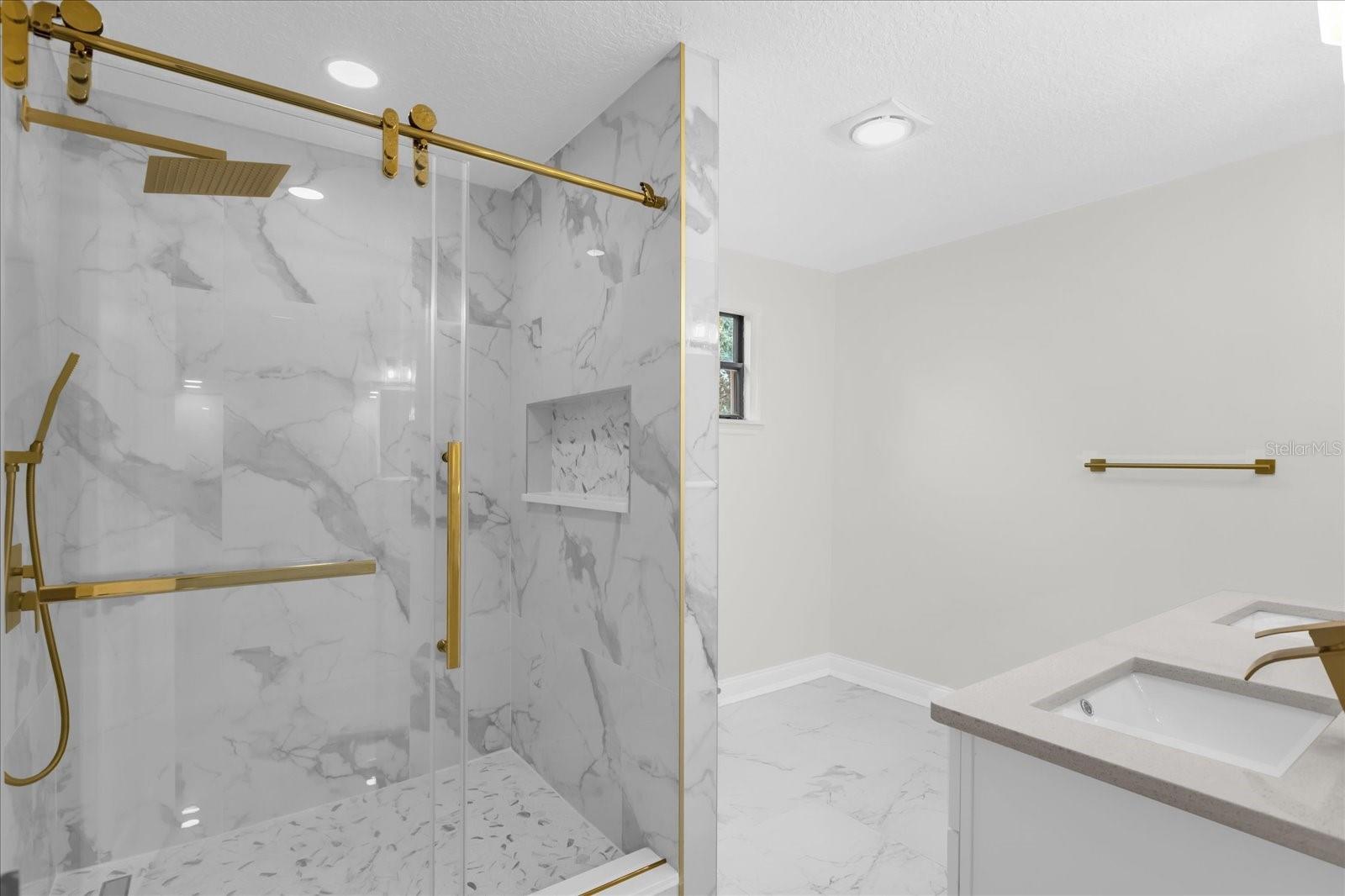 MC NEILS ORANGE VILLA - Residential