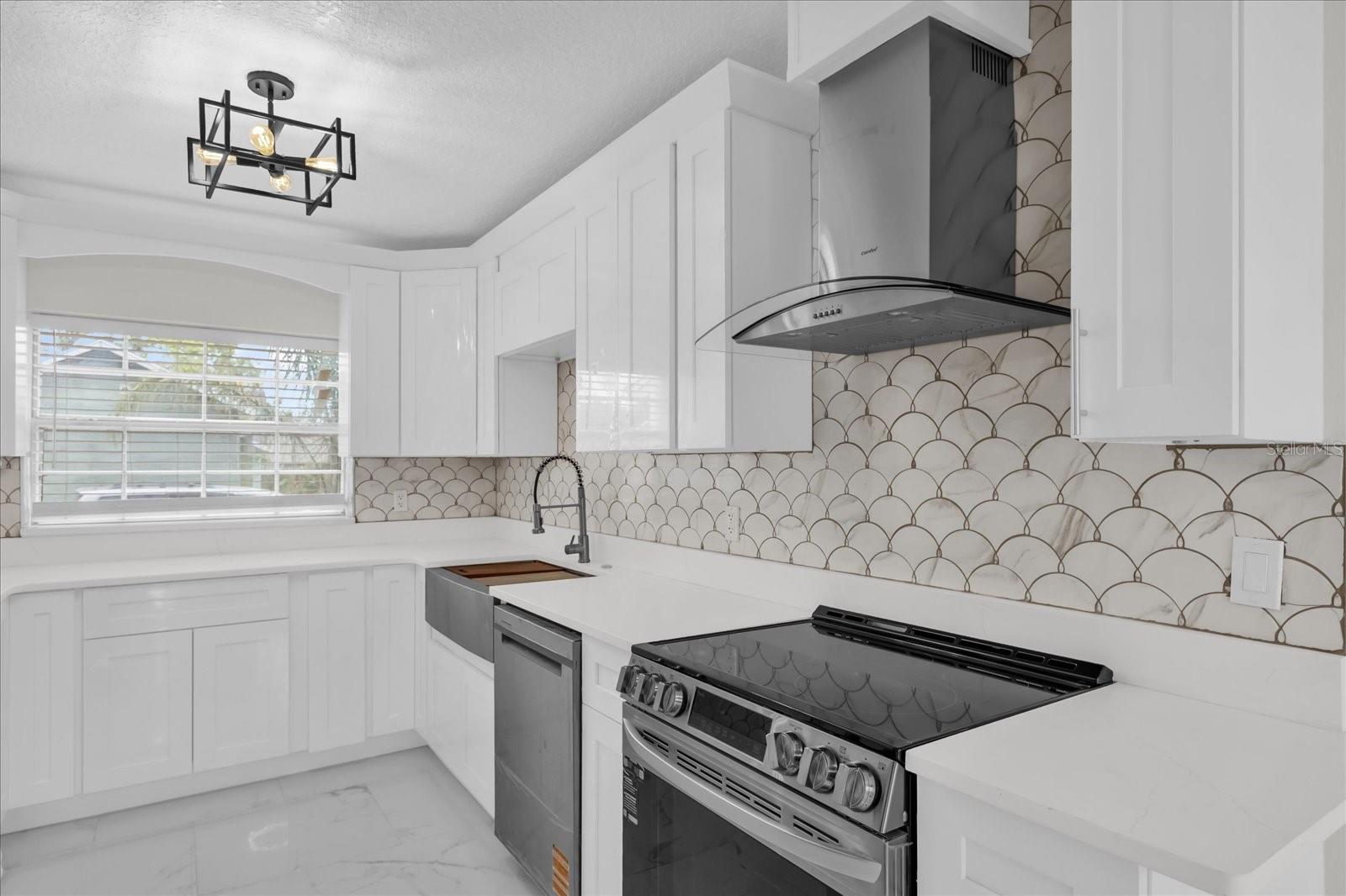 MC NEILS ORANGE VILLA - Residential