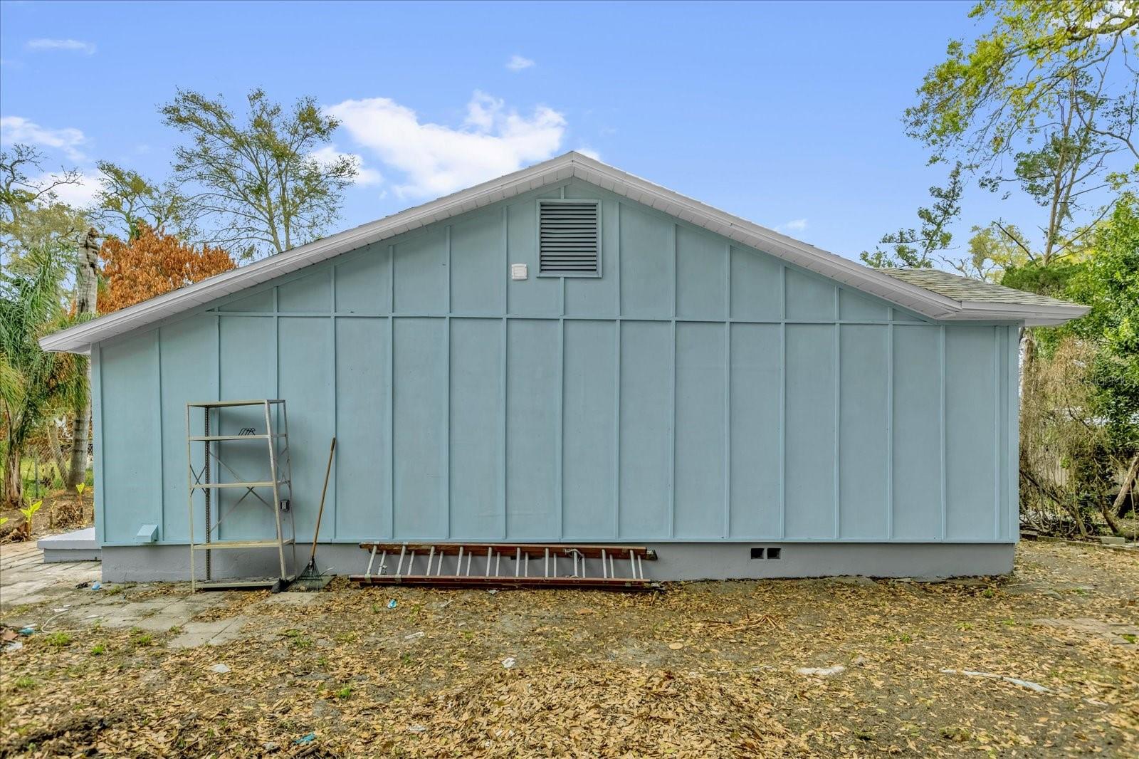 MC NEILS ORANGE VILLA - Residential