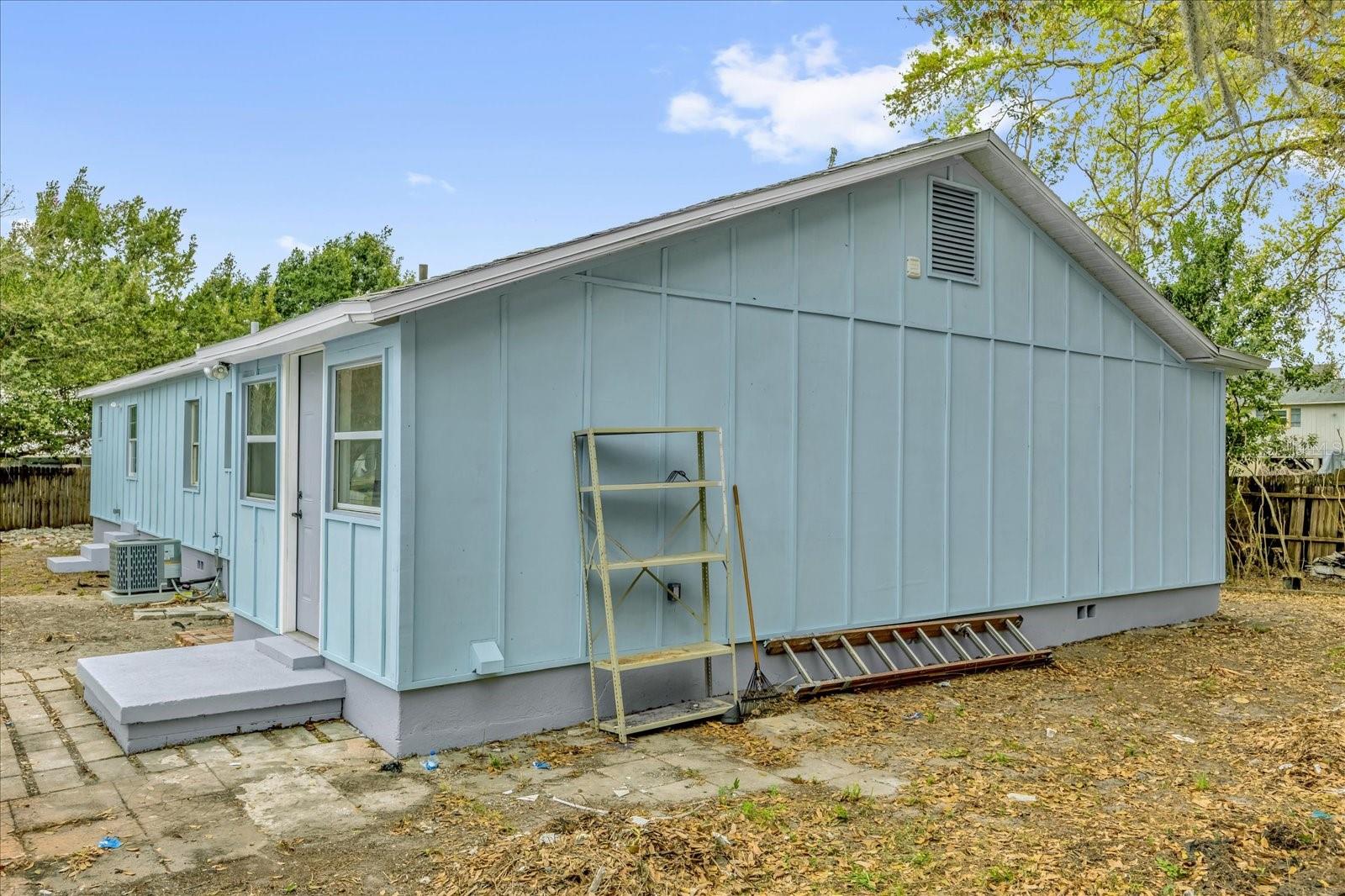 MC NEILS ORANGE VILLA - Residential