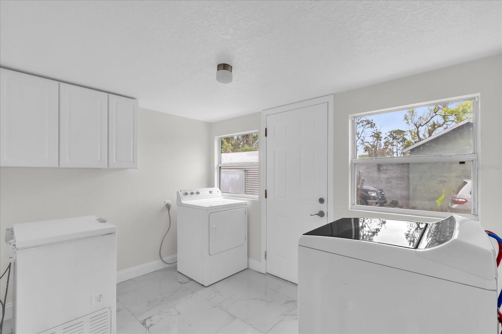 MC NEILS ORANGE VILLA - Residential