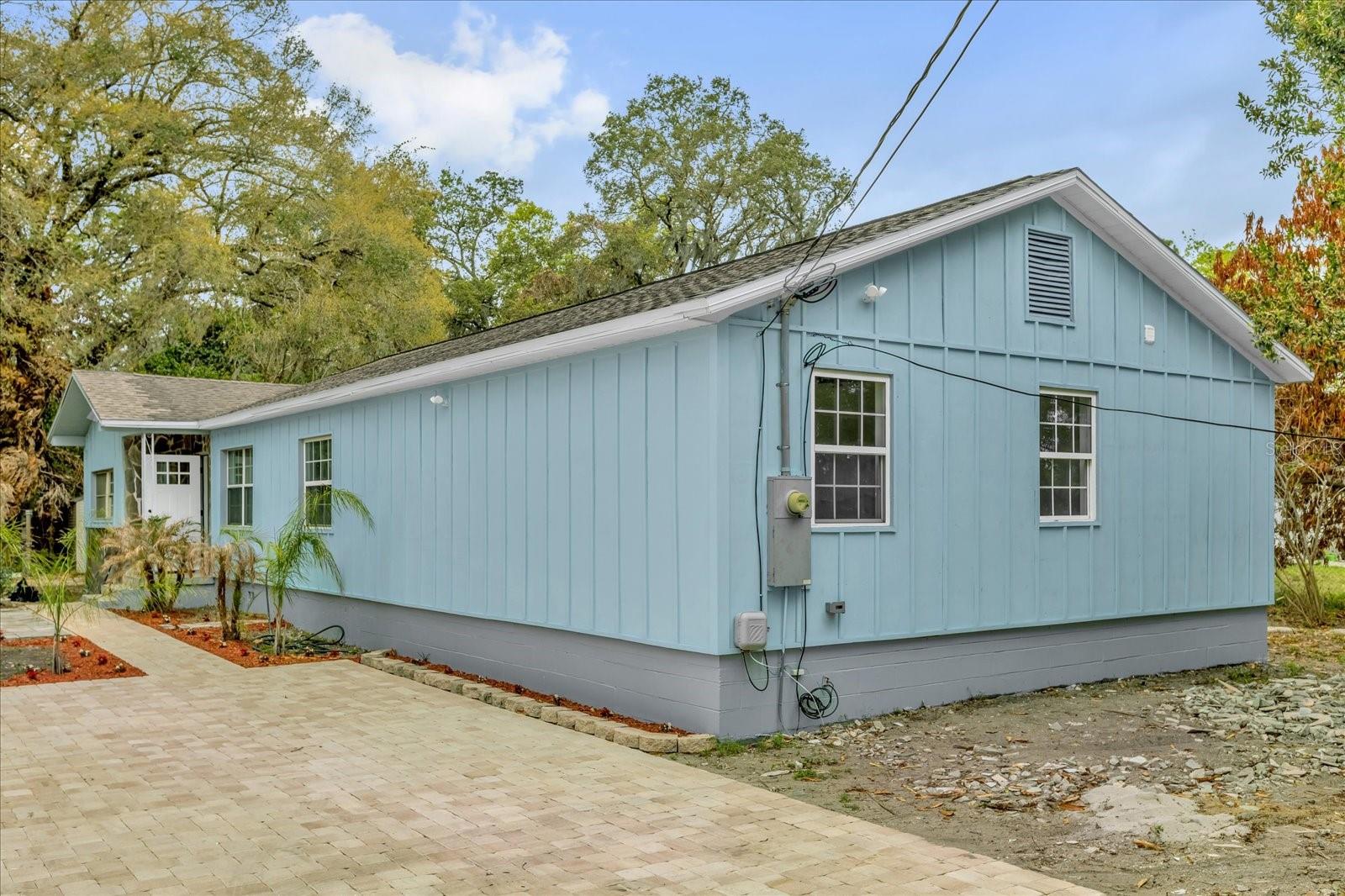 MC NEILS ORANGE VILLA - Residential