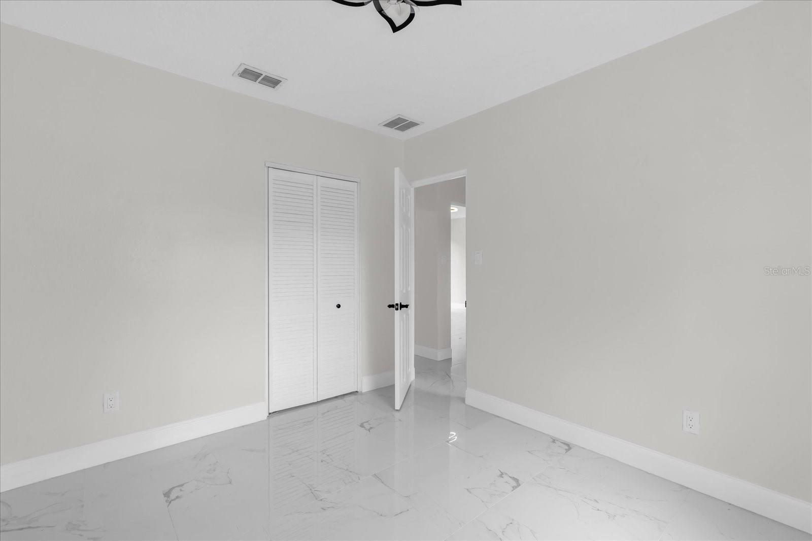 MC NEILS ORANGE VILLA - Residential