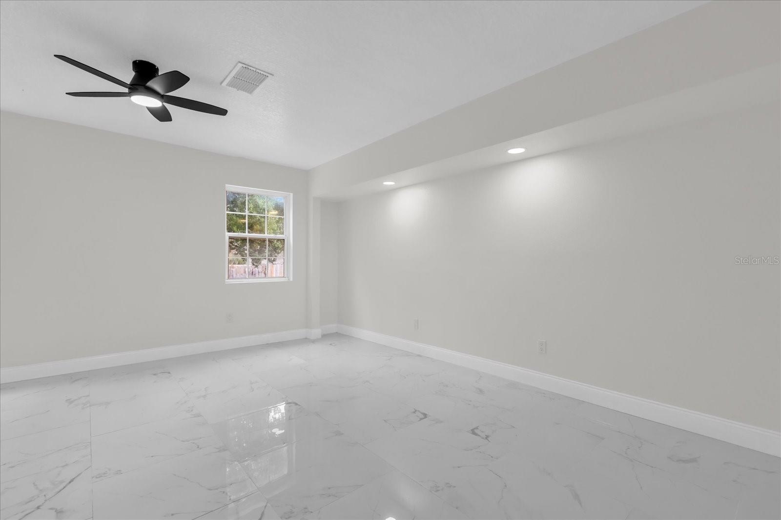 MC NEILS ORANGE VILLA - Residential