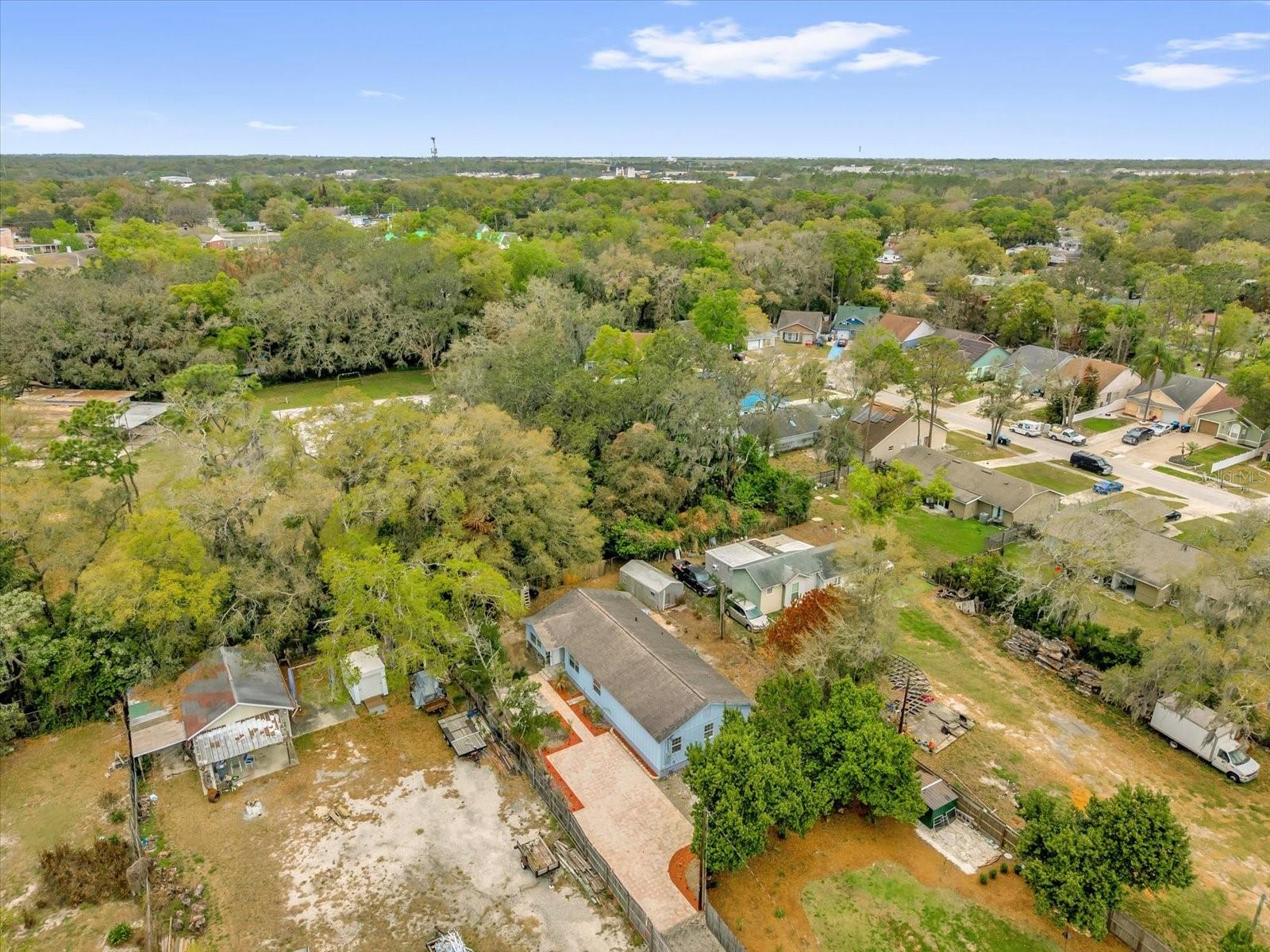 MC NEILS ORANGE VILLA - Residential