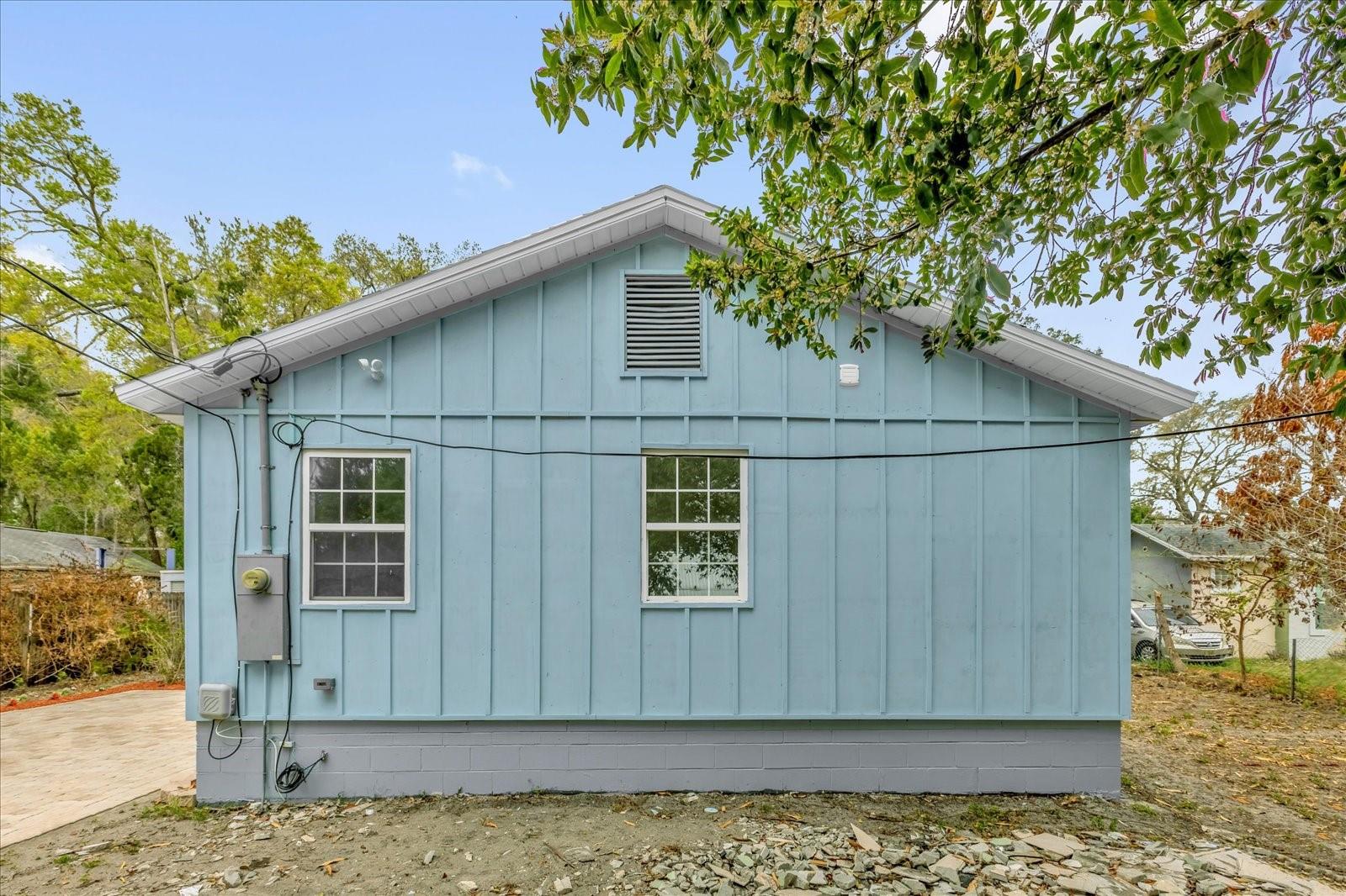 MC NEILS ORANGE VILLA - Residential