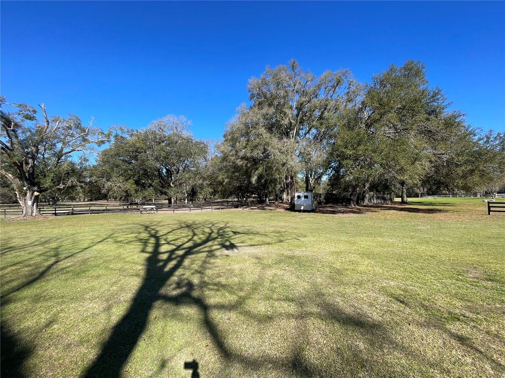 Photo of 16525 SW 5th Place, Newberry, FL 32669 (MLS # GC537481)