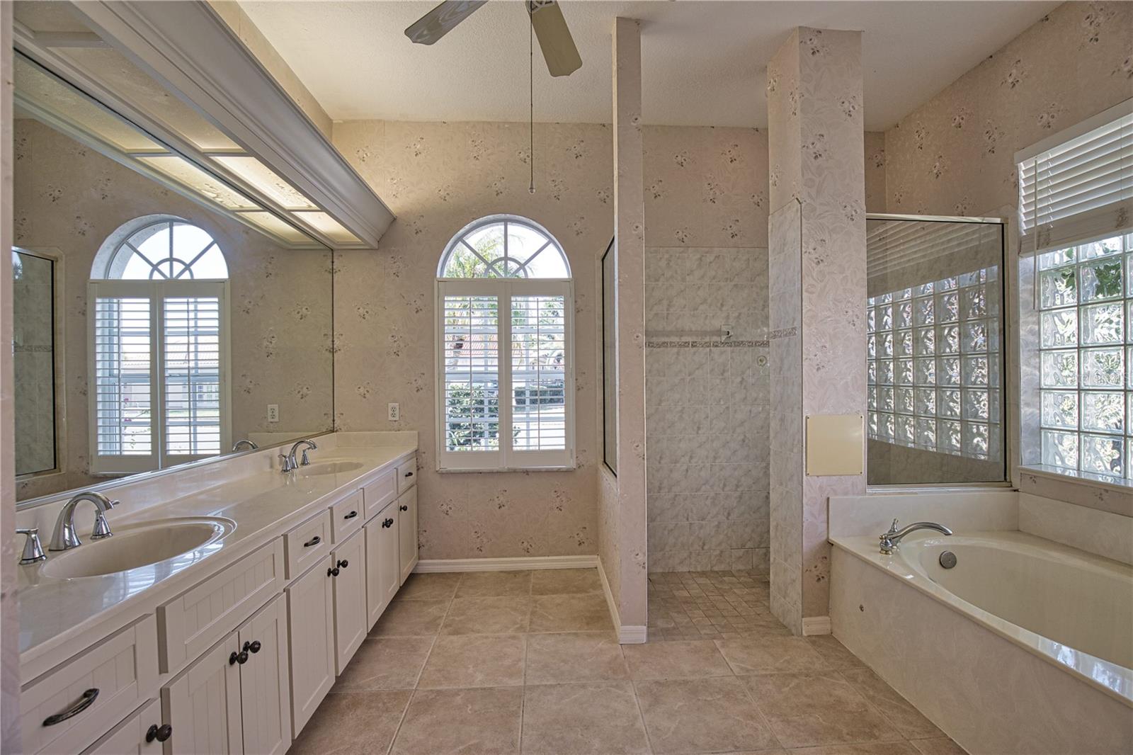 THE LAKES OF JACARANDA - Residential