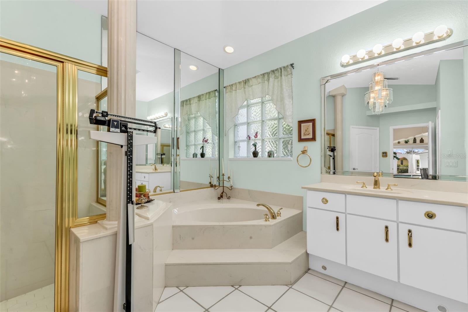 HARBOUR OAKS - Residential