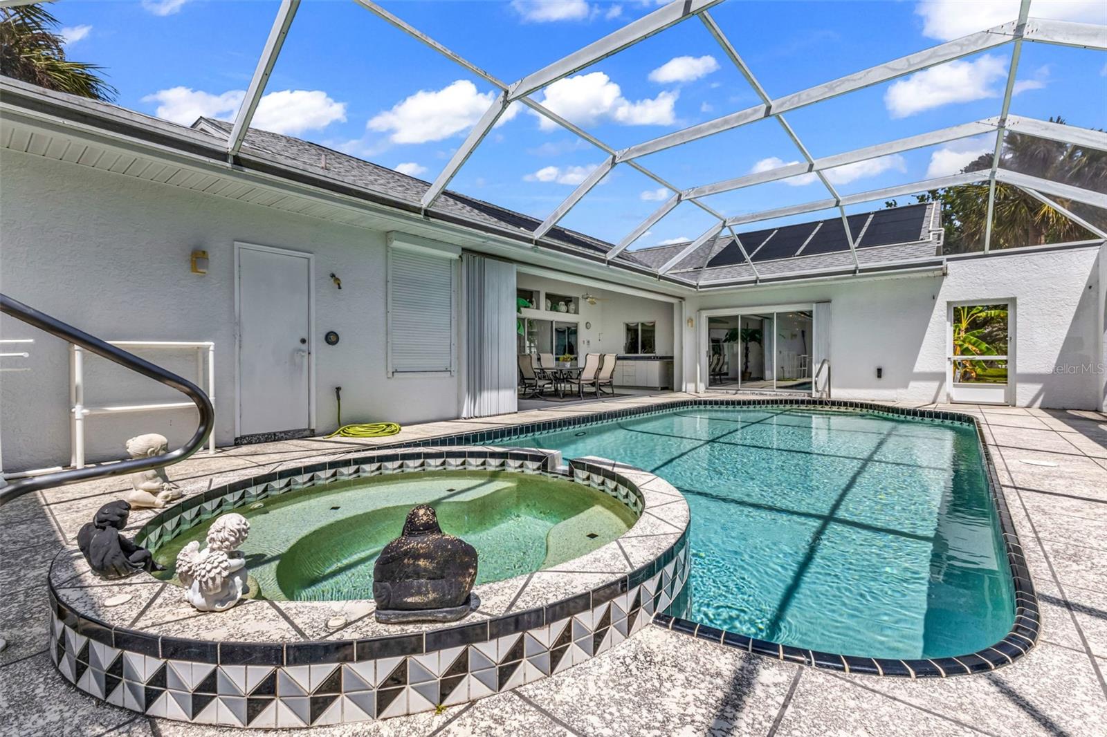 HARBOUR OAKS - Residential