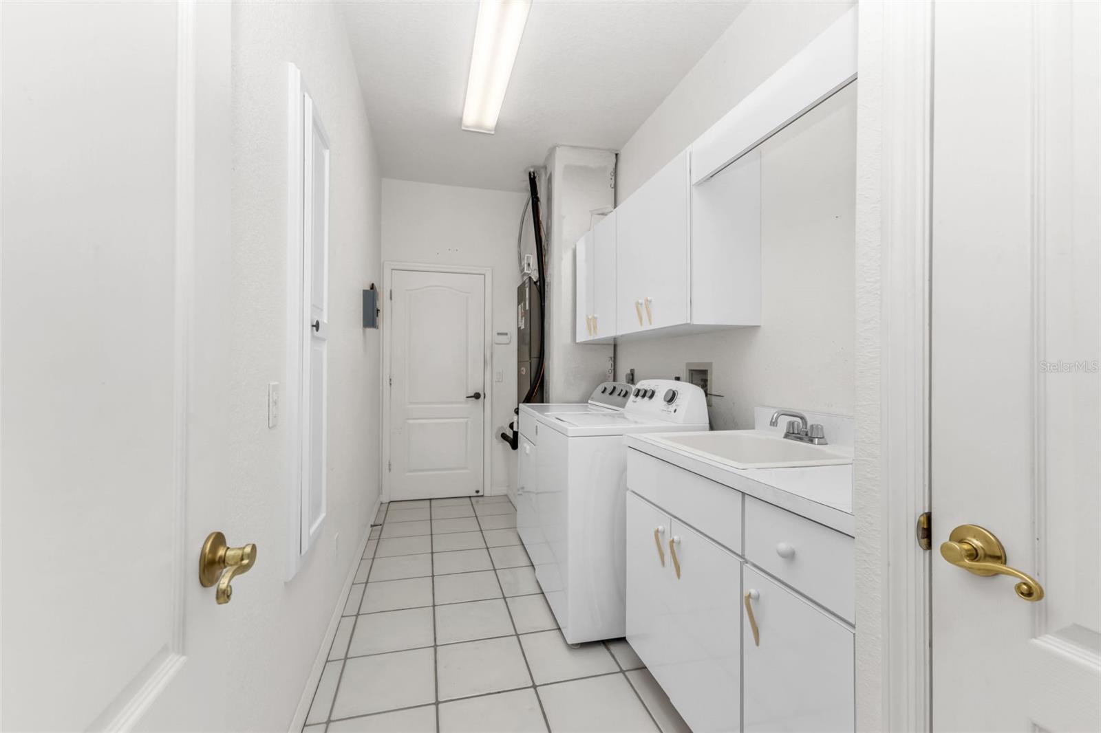 HARBOUR OAKS - Residential