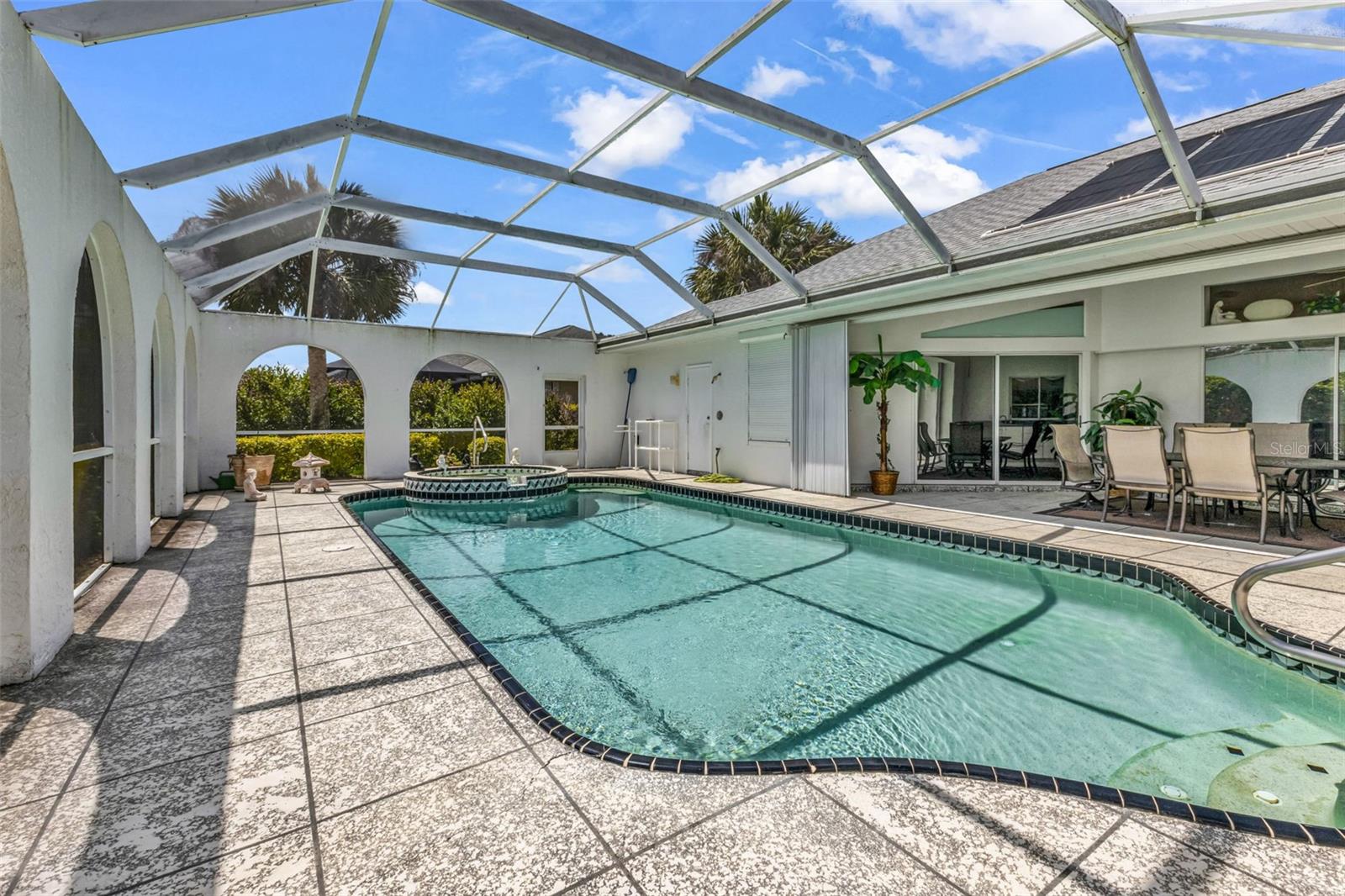 HARBOUR OAKS - Residential