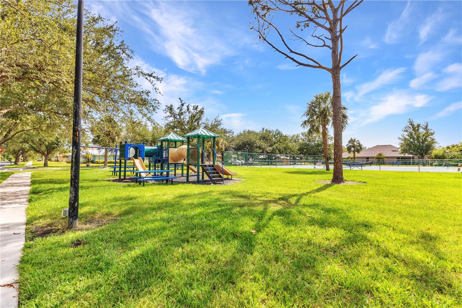 HARBOUR OAKS - Residential