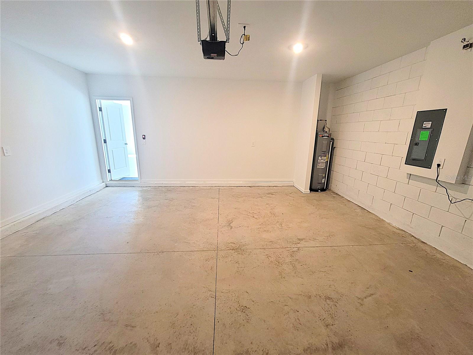 PEACE CREEK RESERVE 40'S - Residential Lease