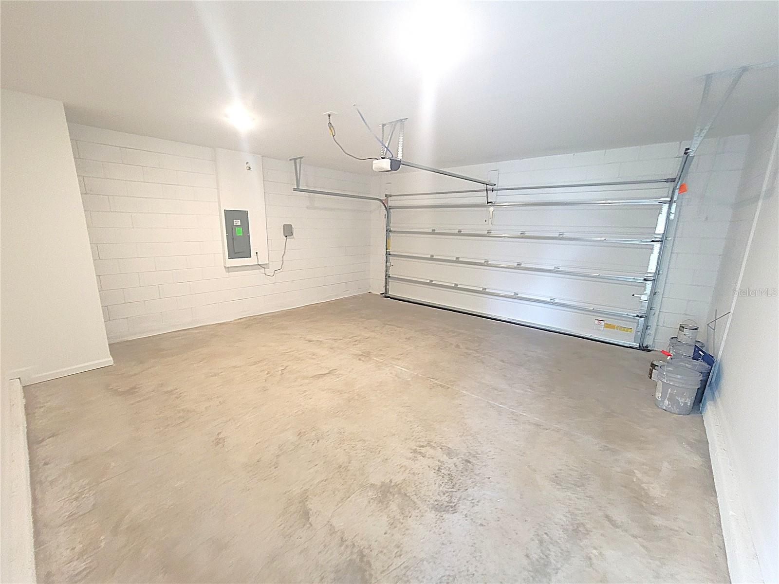 PEACE CREEK RESERVE 40'S - Residential Lease