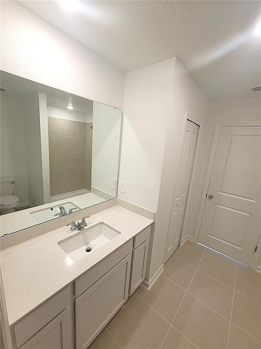 PEACE CREEK RESERVE 40'S - Residential Lease