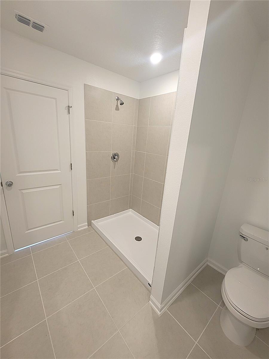 PEACE CREEK RESERVE 40'S - Residential Lease