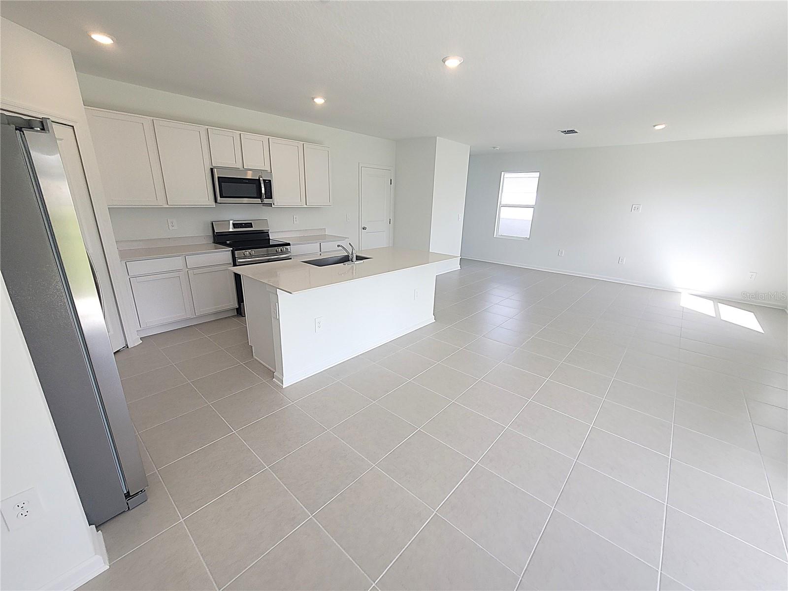 PEACE CREEK RESERVE 40'S - Residential Lease