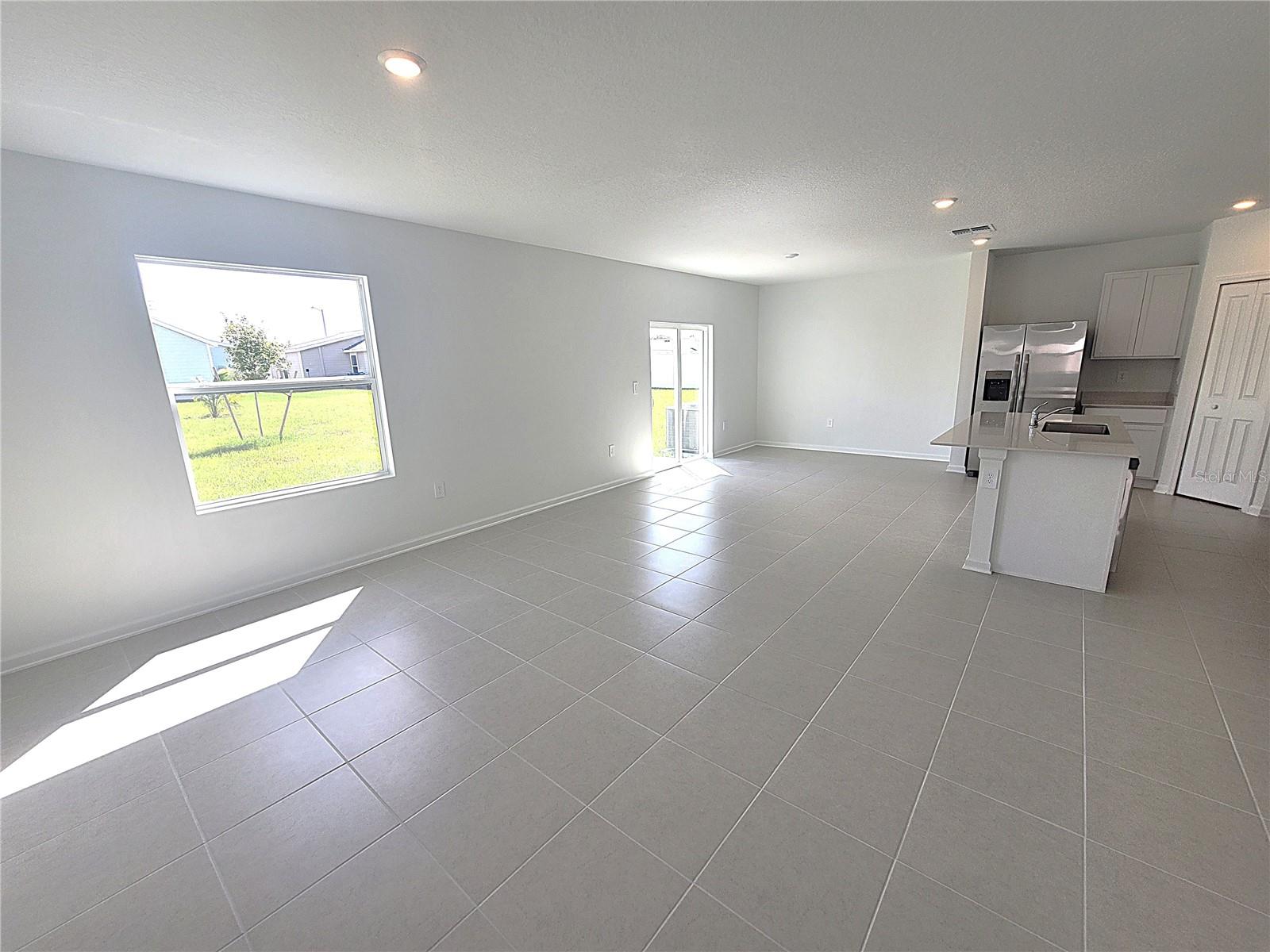 PEACE CREEK RESERVE 40'S - Residential Lease