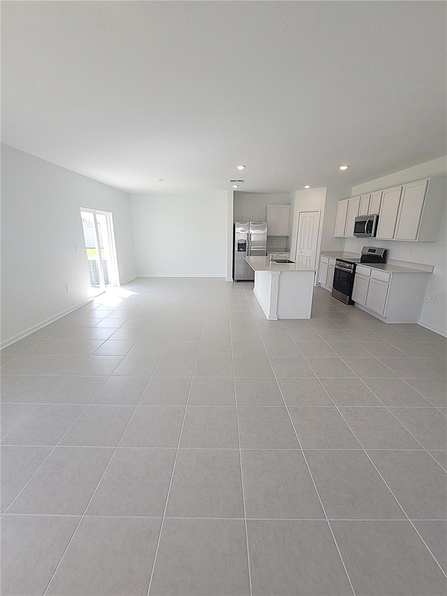 PEACE CREEK RESERVE 40'S - Residential Lease
