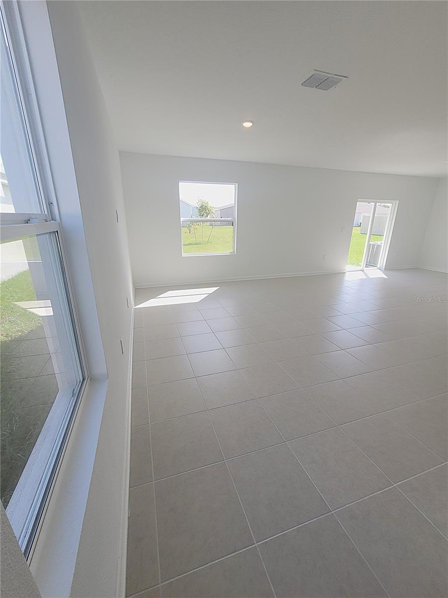 PEACE CREEK RESERVE 40'S - Residential Lease