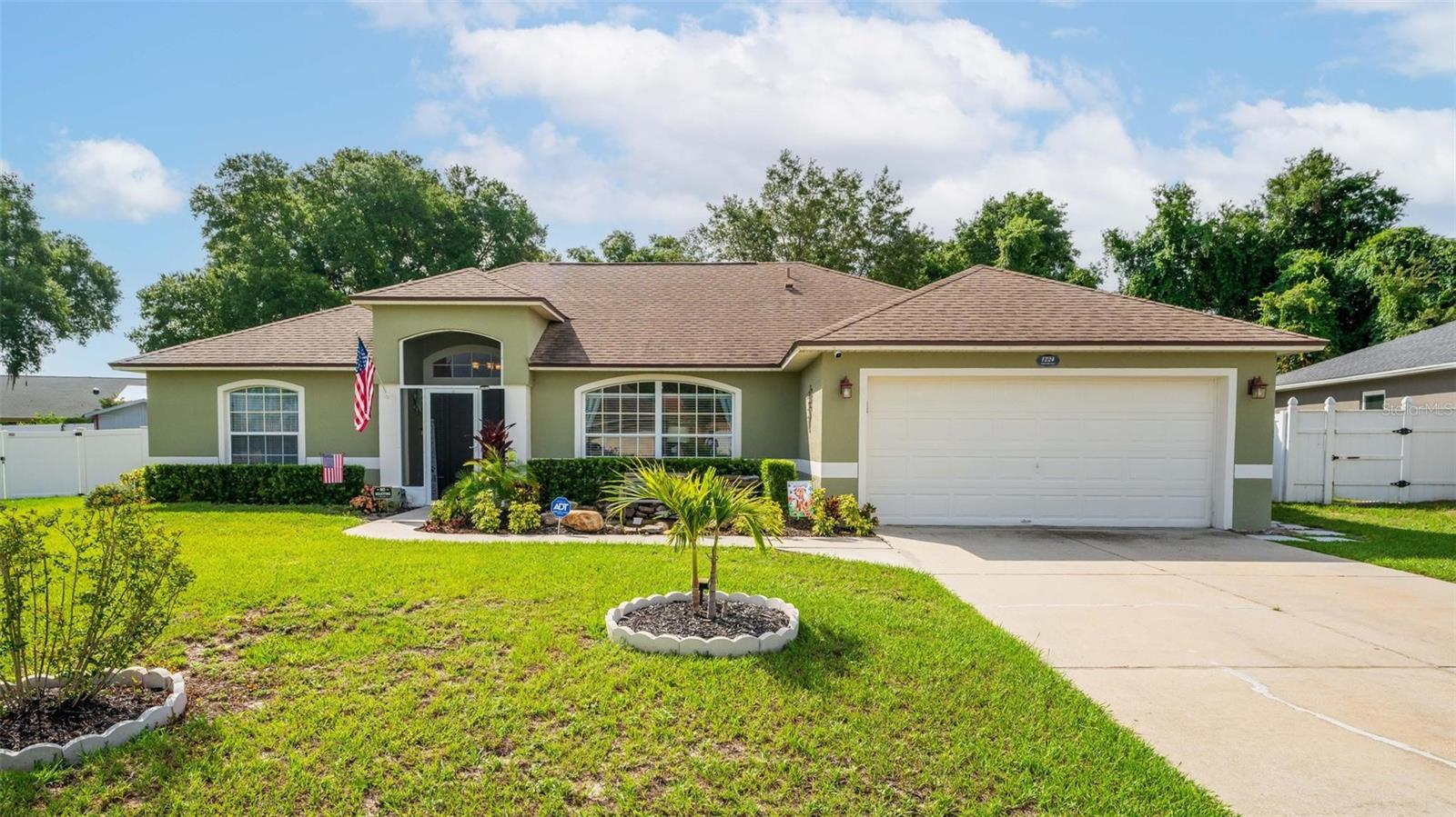 View GROVELAND, FL 34736 house