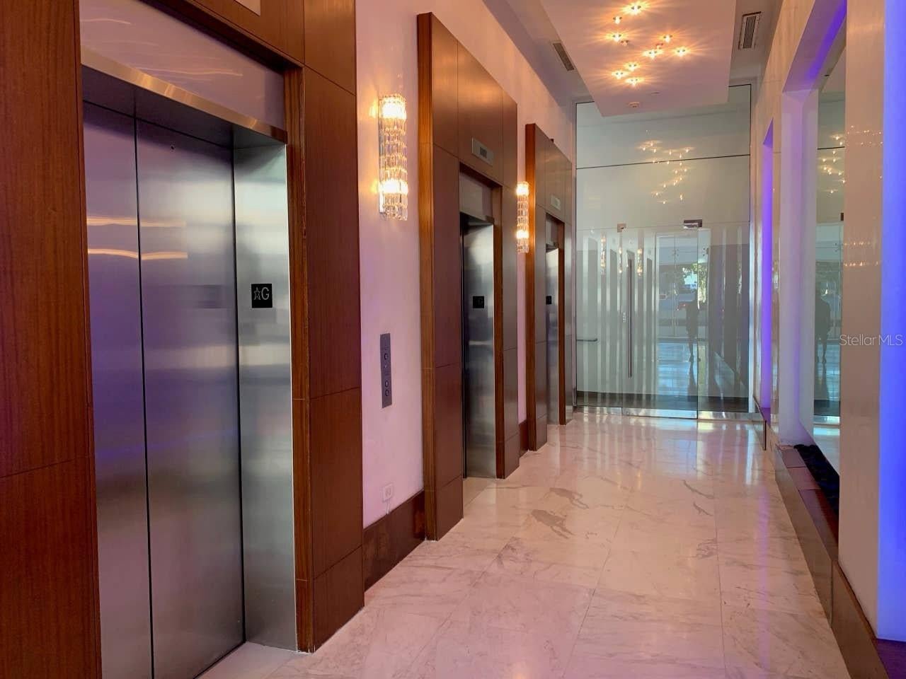 404 AVENIDA DE LA CONSTITUCION AVENUE 1802