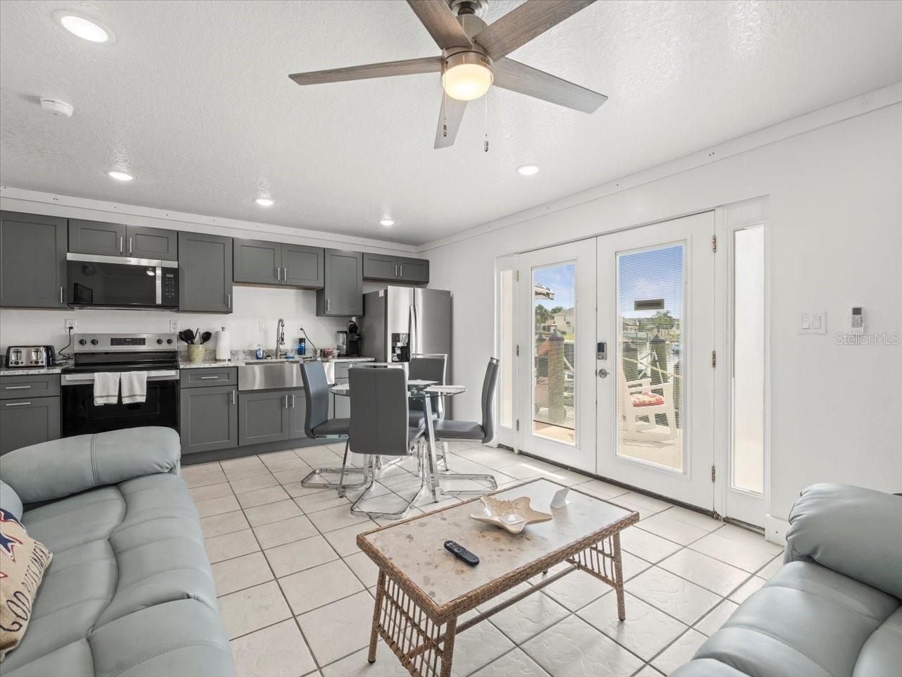 GULF COAST RET - Commercial Sale