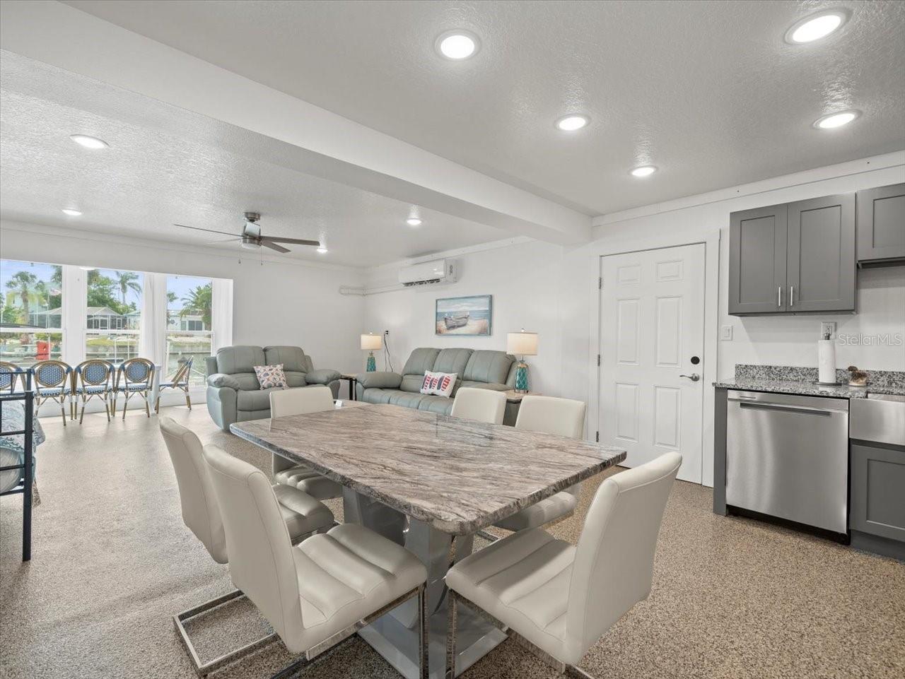 GULF COAST RET - Commercial Sale