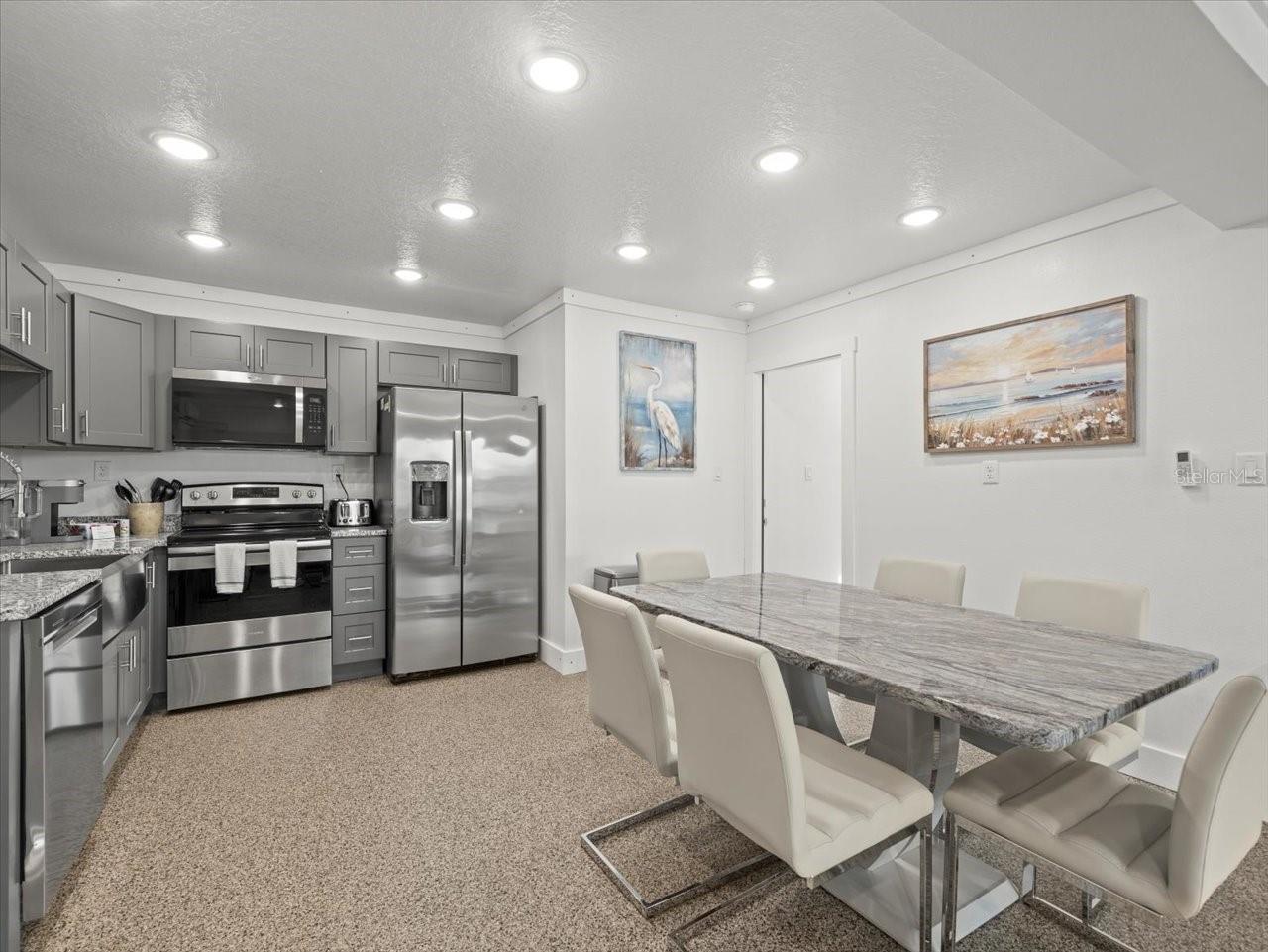 GULF COAST RET - Commercial Sale