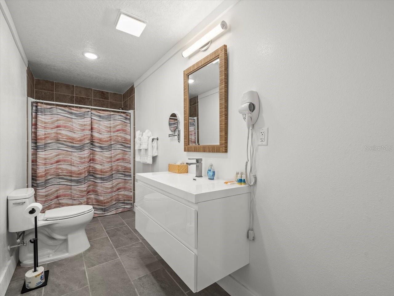 GULF COAST RET - Commercial Sale