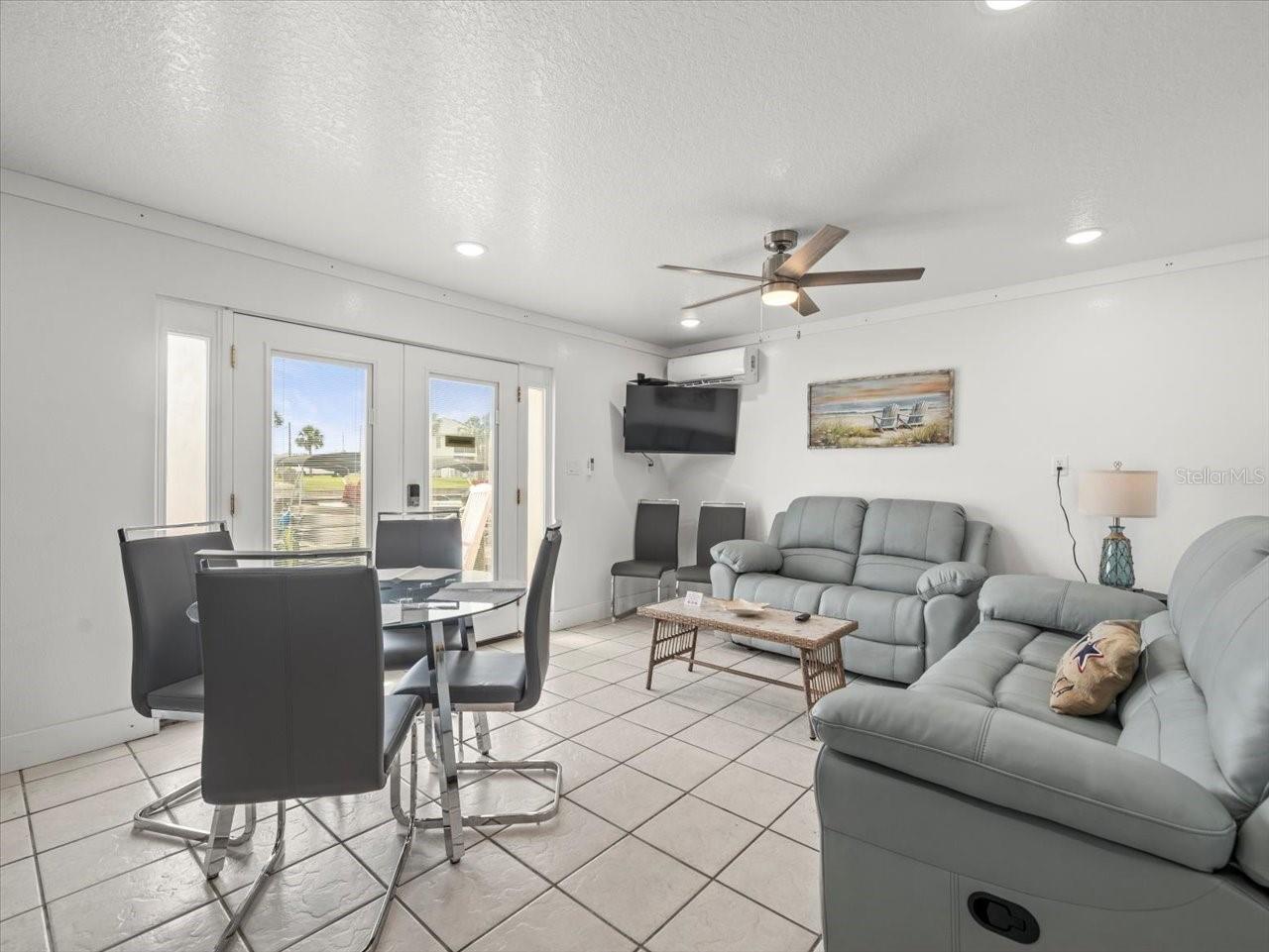 GULF COAST RET - Commercial Sale