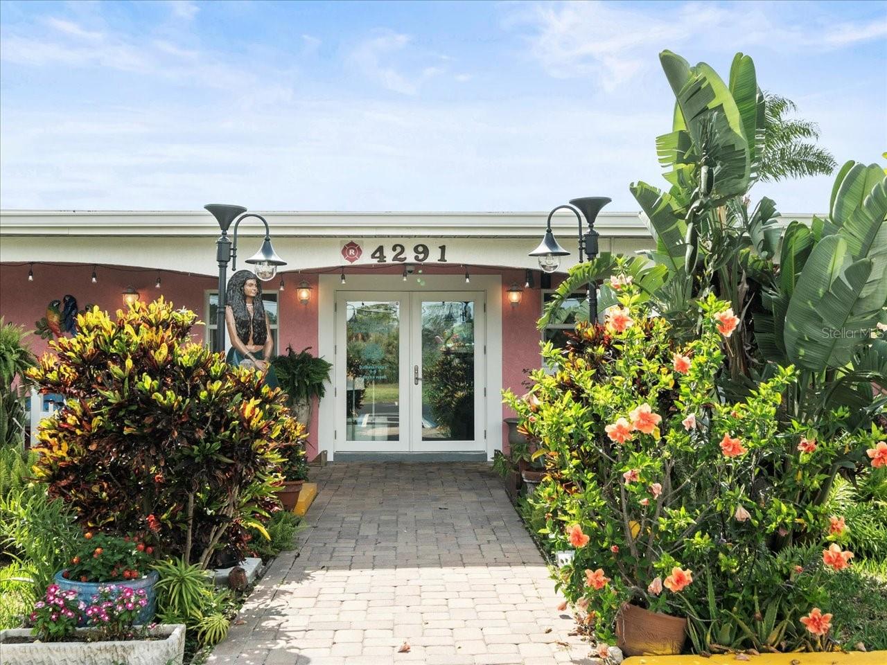 GULF COAST RET - Commercial Sale