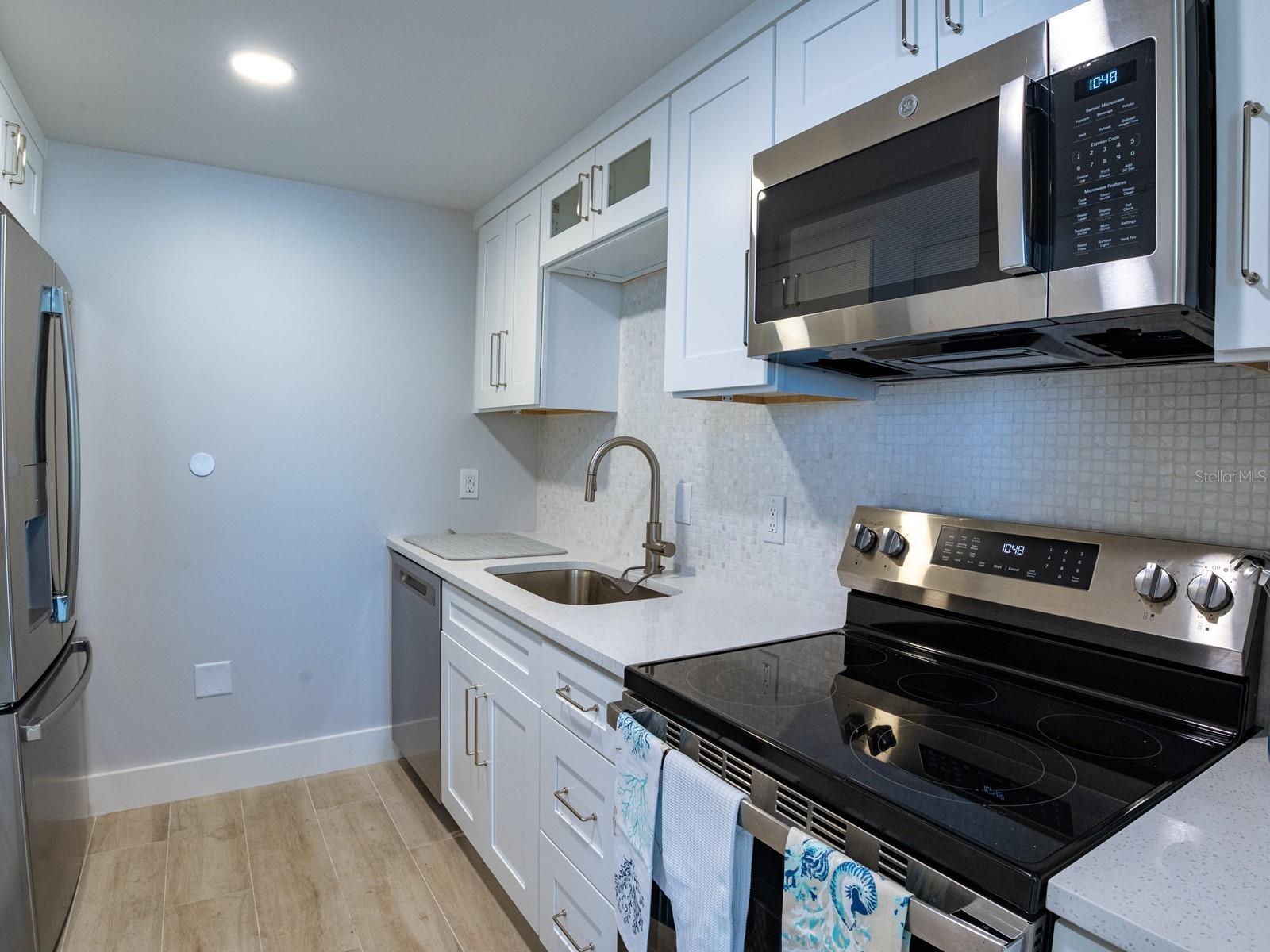 LIDO HARBOUR TOWERS - Residential