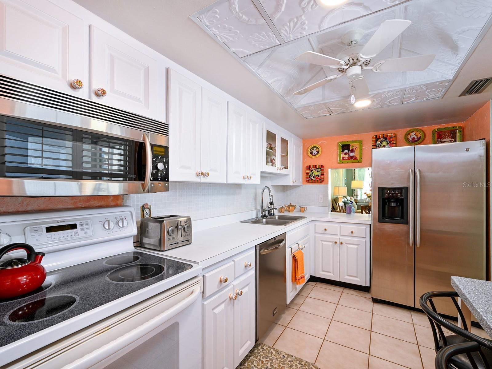 LIDO HARBOUR TOWERS - Residential