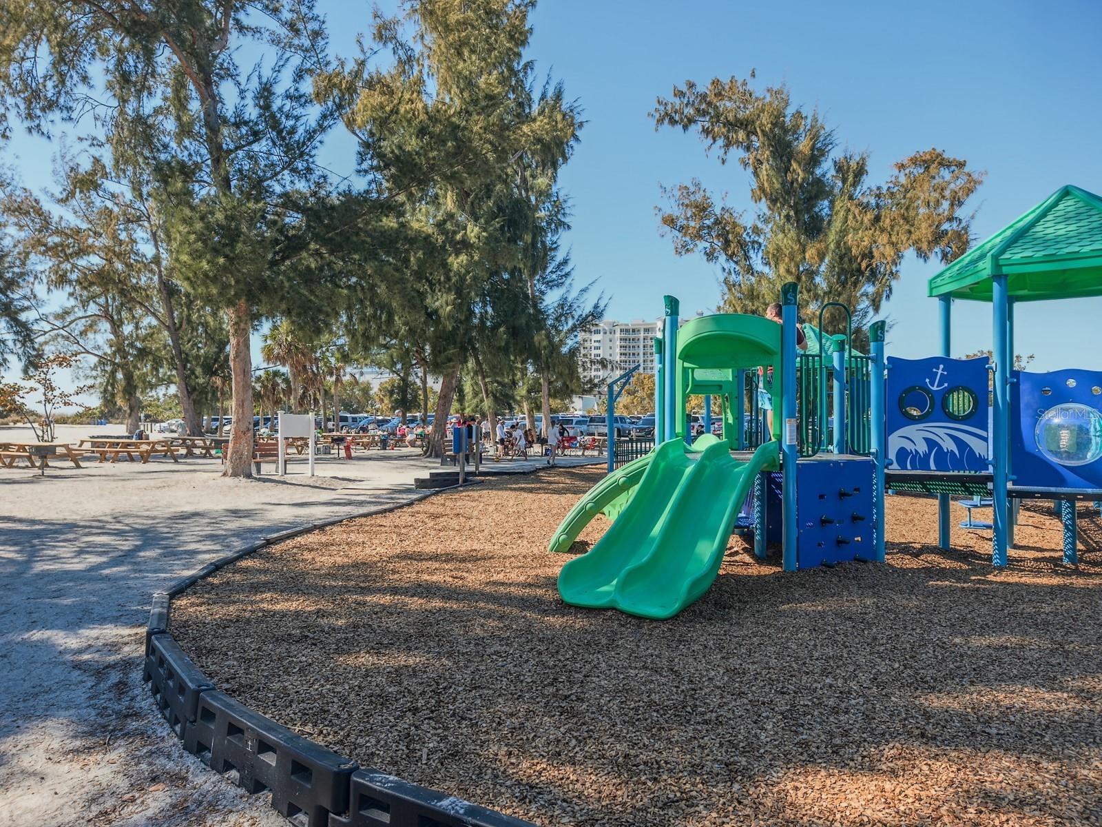 LIDO HARBOUR TOWERS - Residential