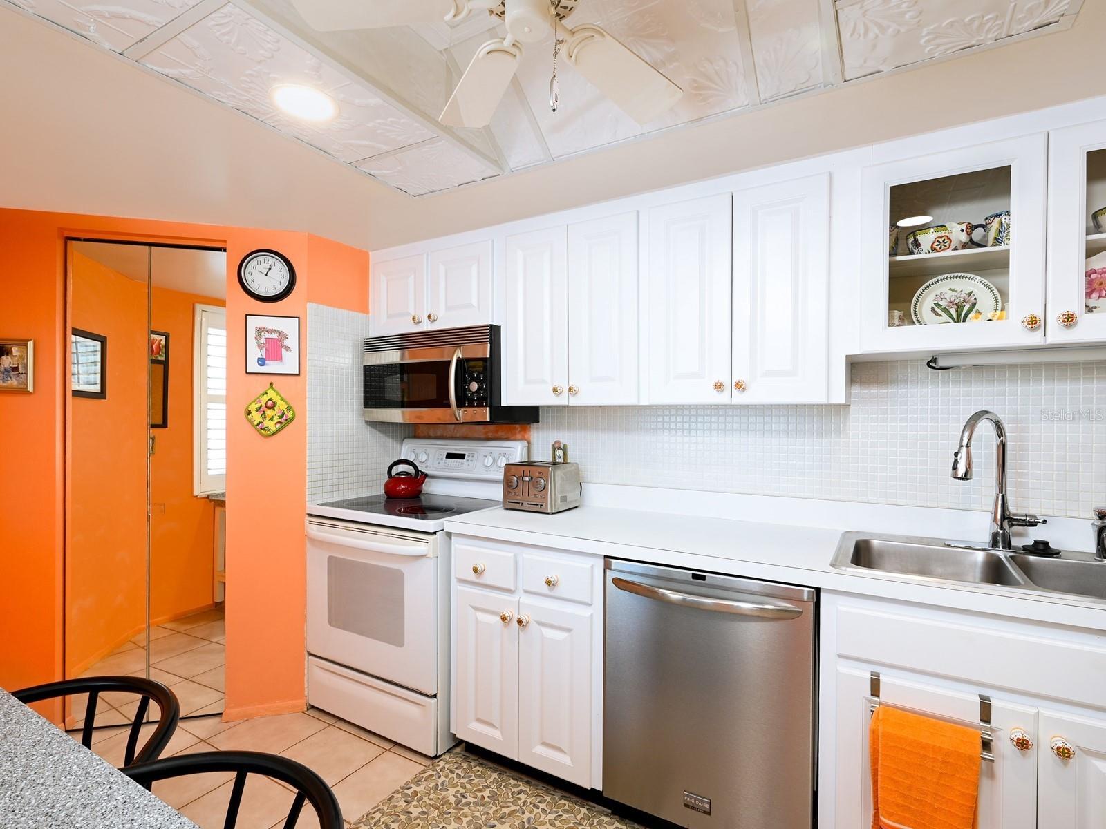 LIDO HARBOUR TOWERS - Residential